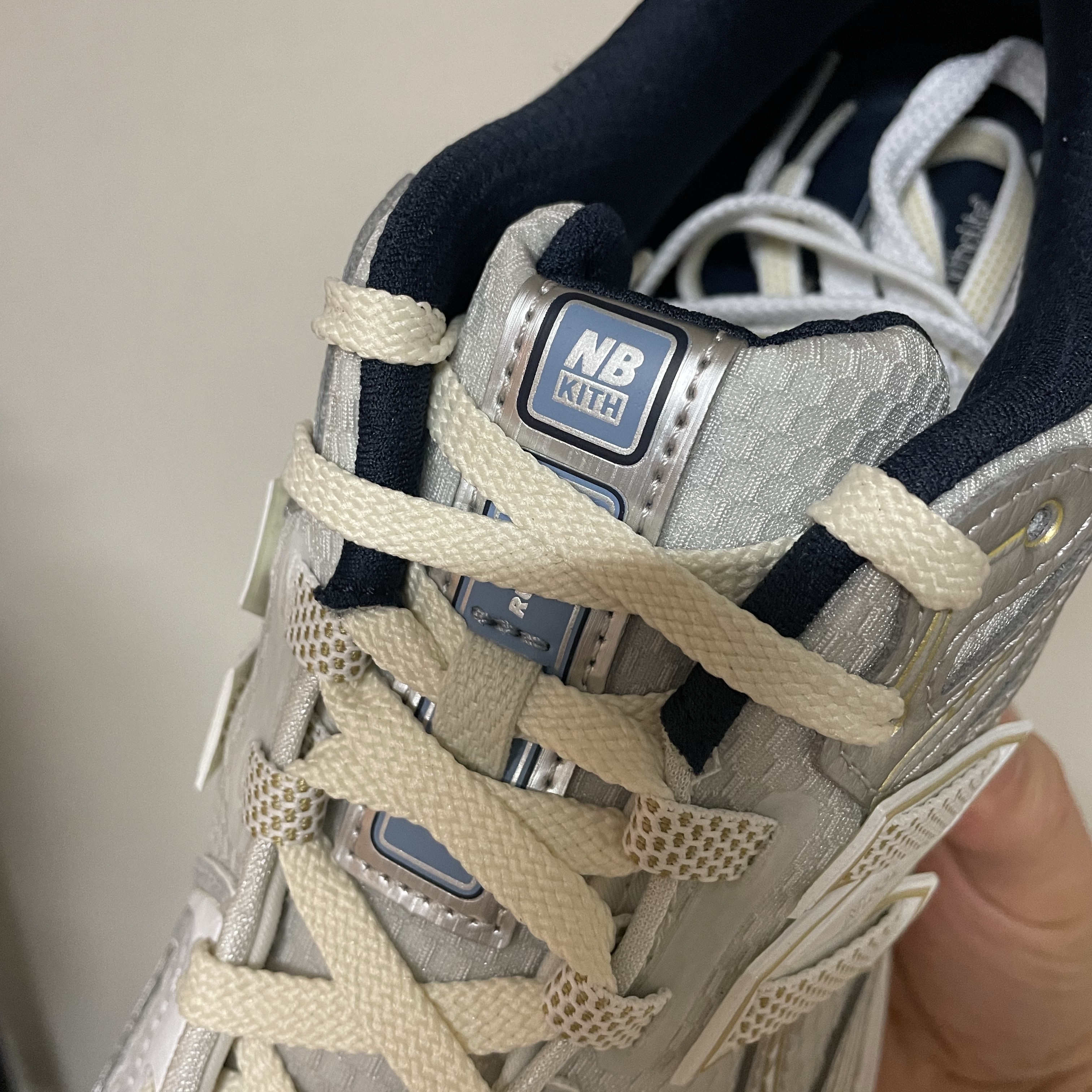 New Balance x Kith 1906R White Blue 착용 스타일 - 4