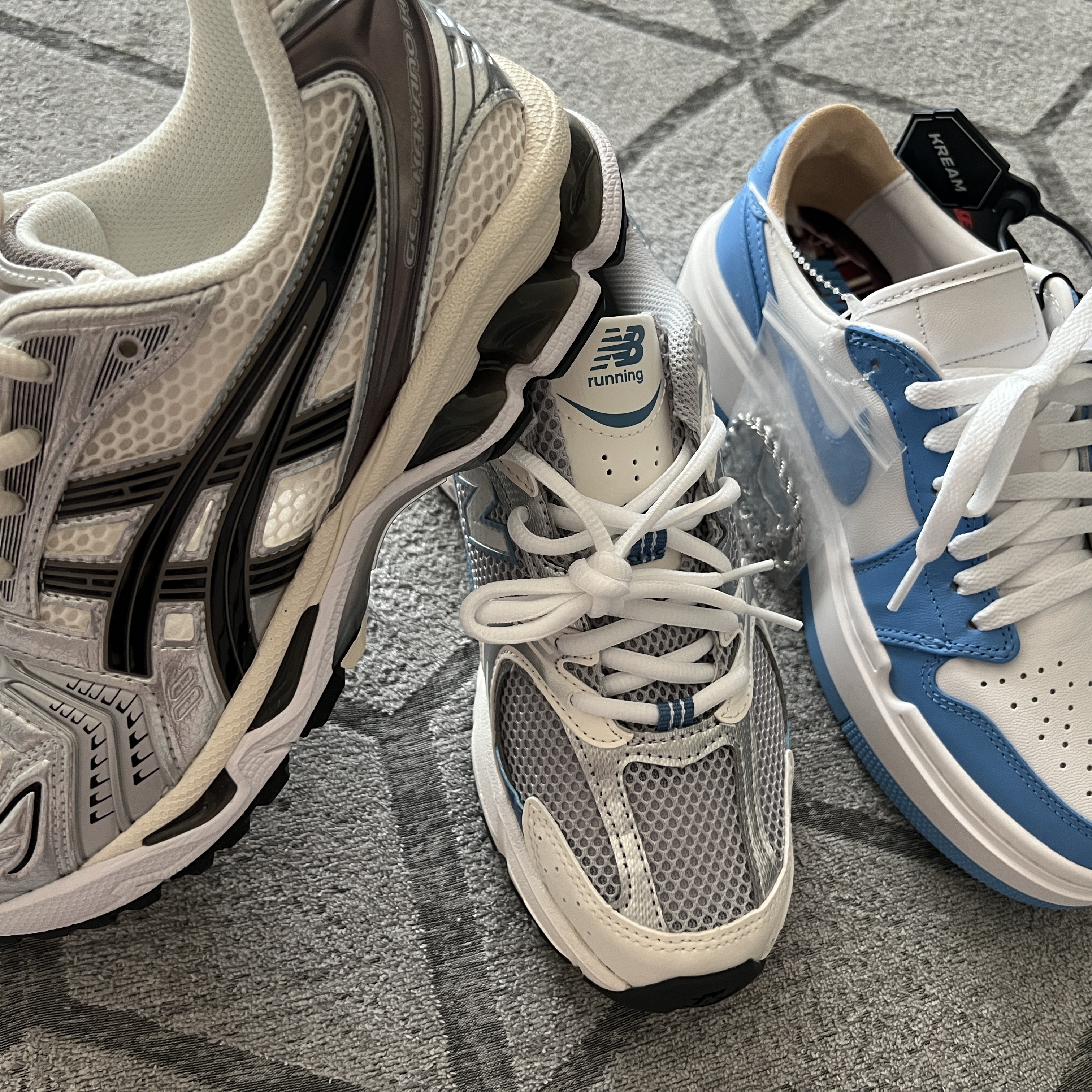 (W) Jordan 1 Elevate Low SE University Blue, Asics Gel-Kayano 14 Cream Black 착용 스타일 - 3
