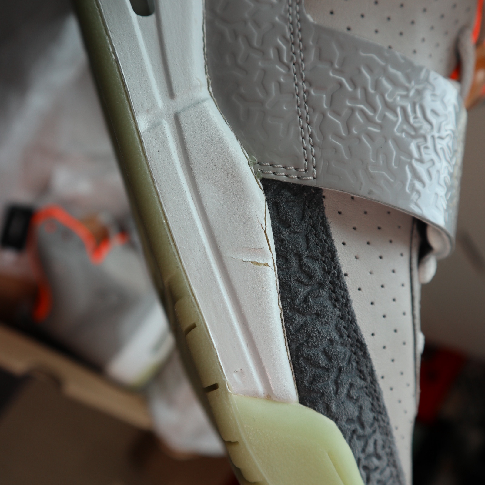 Nike Air Yeezy 1 Zen Grey 착용 스타일 - 3