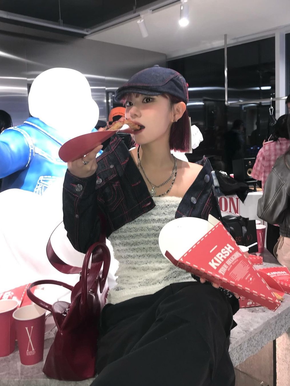 True Religion x KIRSH Stitch Point Denim Crop Jacket Red Stitch, True Religion x KIRSH Stitch Point Denim Hunting Cap Red Stitch 착용 스타일 - 1