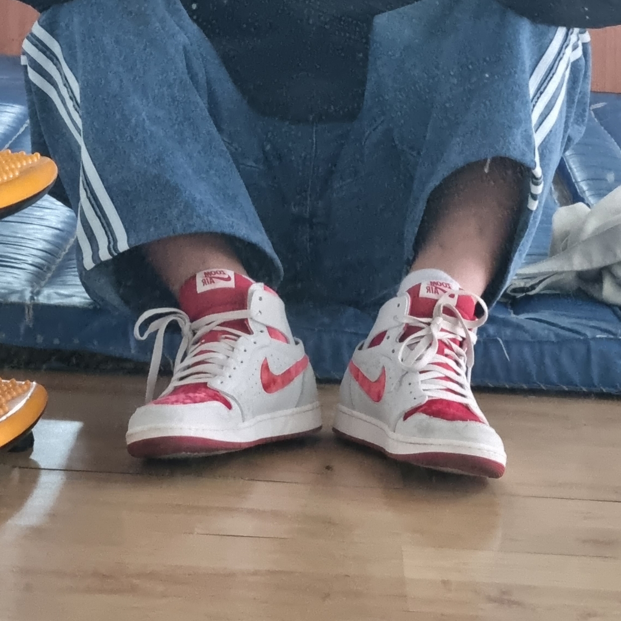(W) Jordan 1 Mid Championship Red 착용 스타일