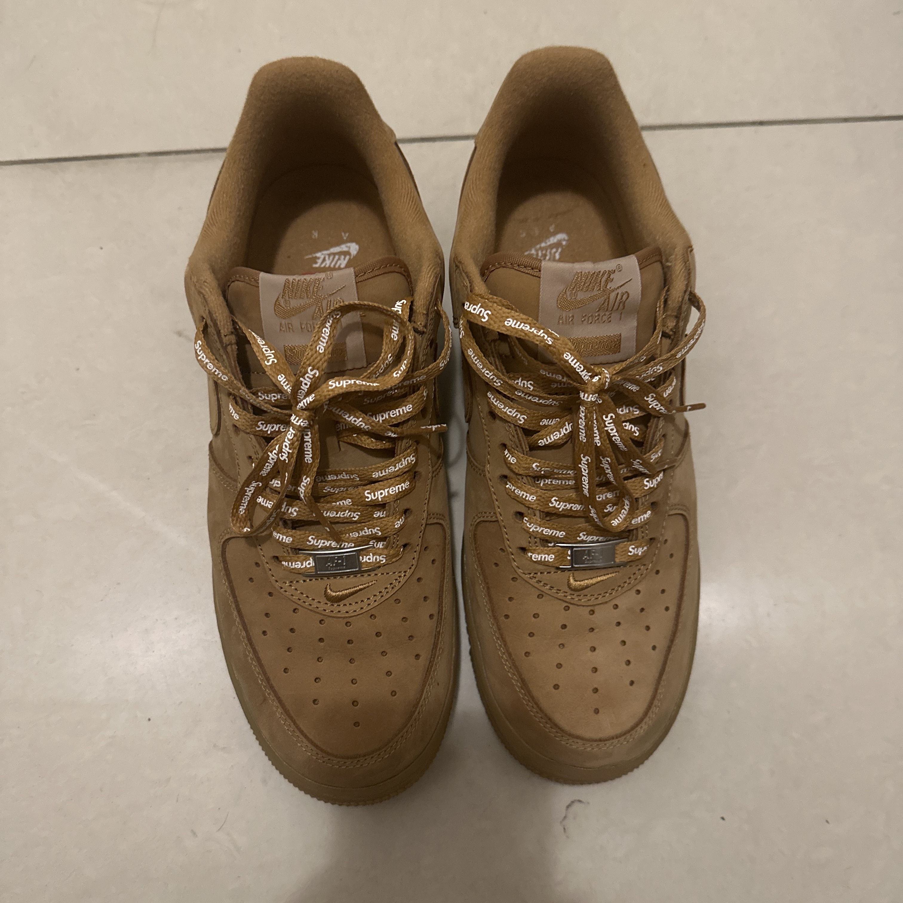 Nike x Supreme Air Force 1 Low Flax 착용 스타일