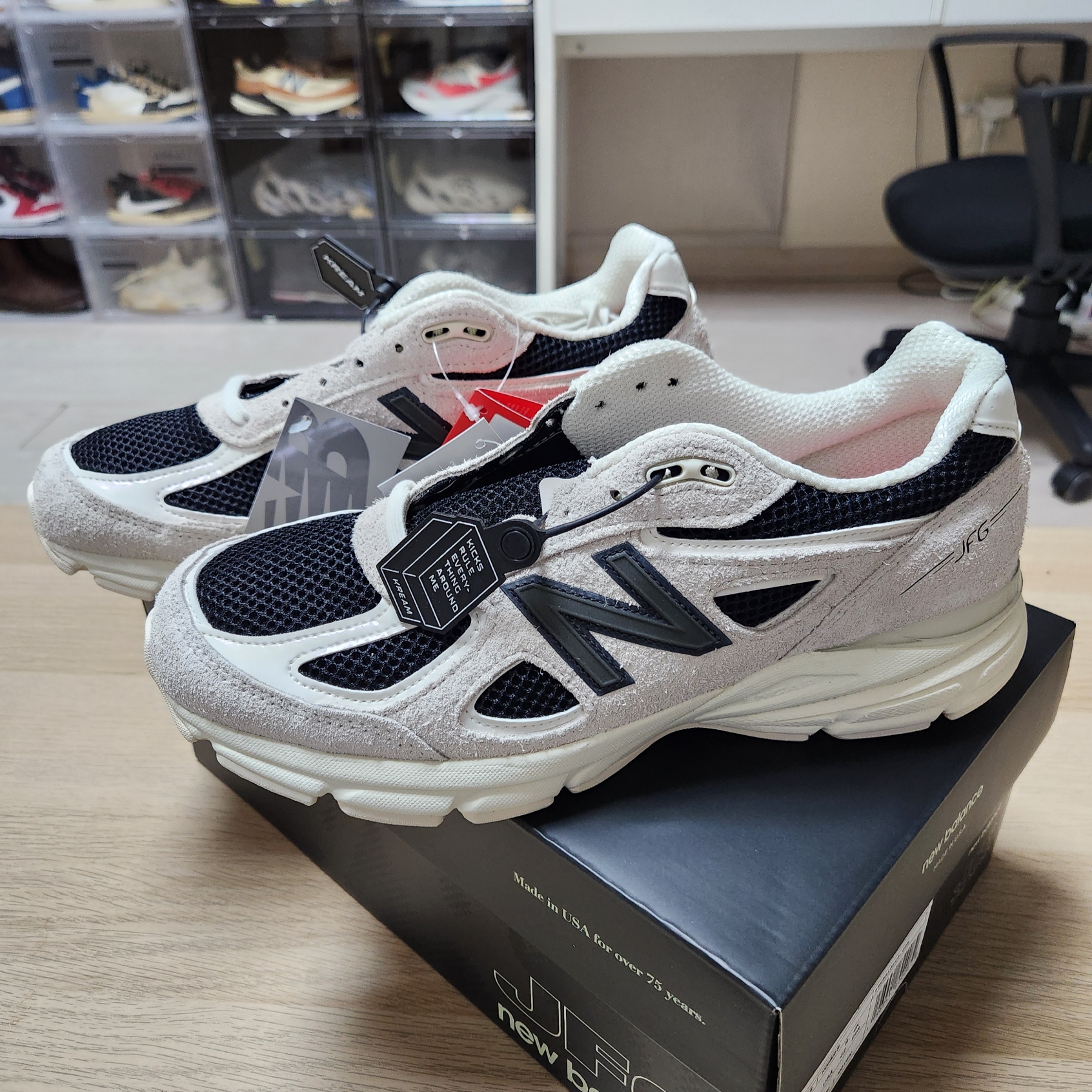 New Balance x Joe Freshgoods 990v4 Made in USA White Black 착용 스타일 - 2