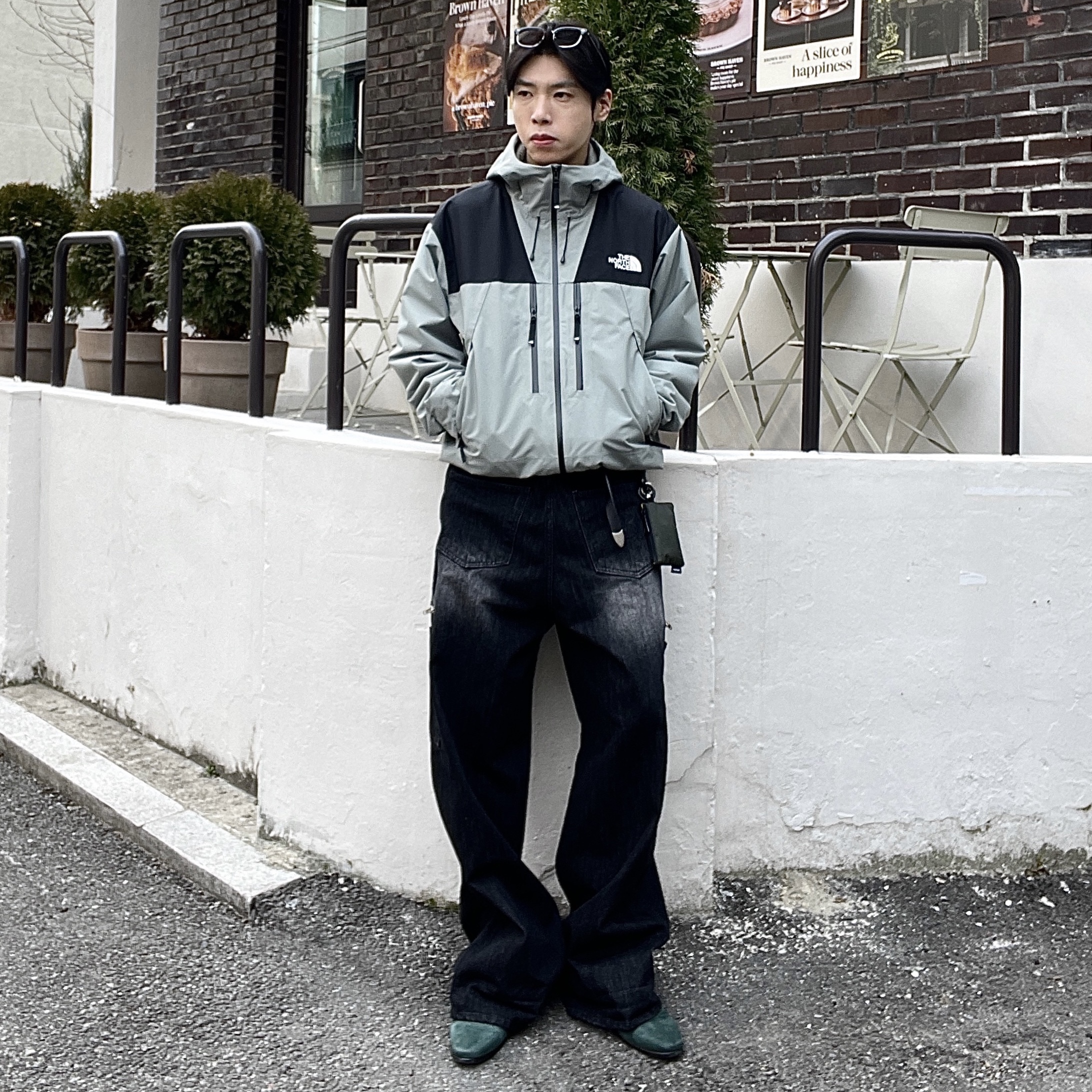Supreme Webbing Keychain Black - 23SS 착용 스타일 - 1