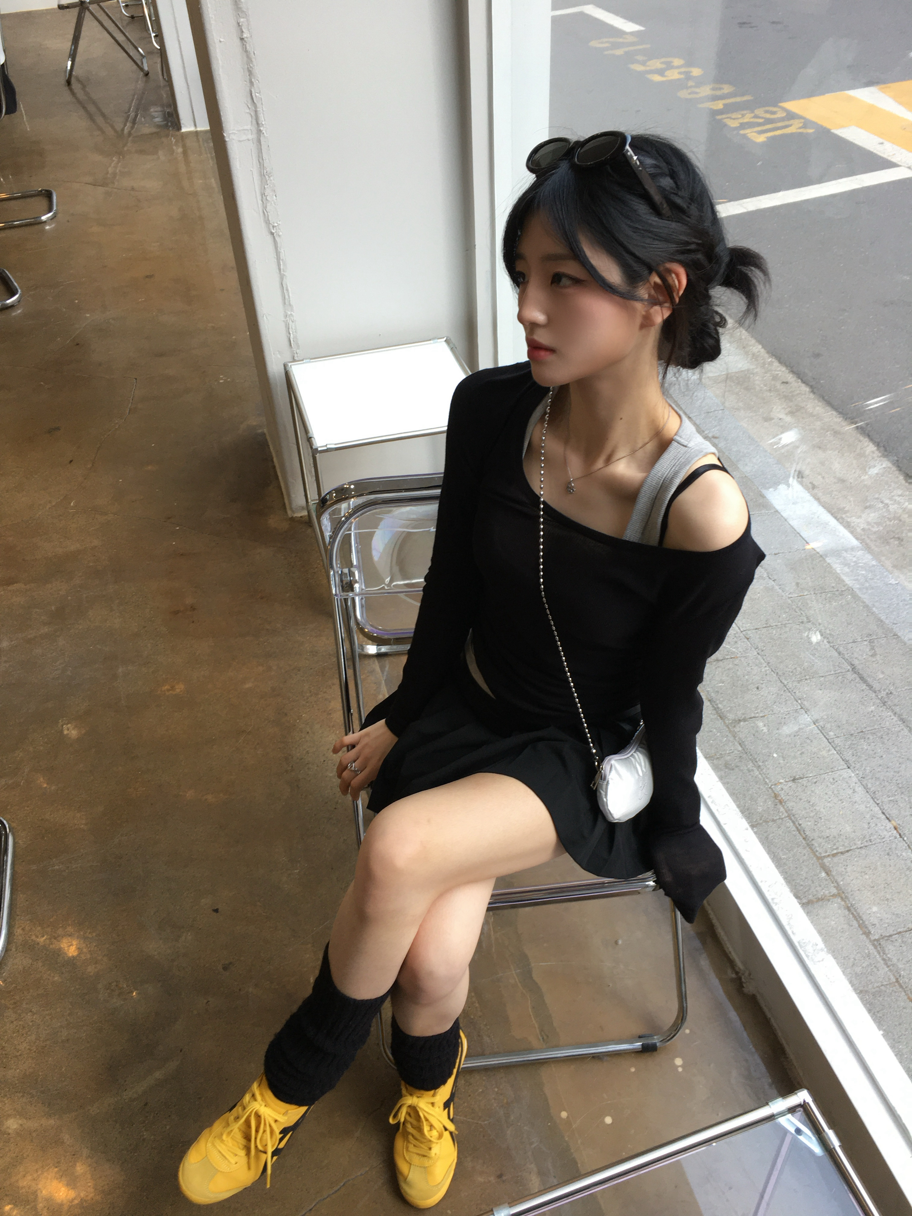 Onitsuka Tiger Mexico 66 Yellow Black, Gentle Monster Bandoneon.S 01 Black 착용 스타일 - 2