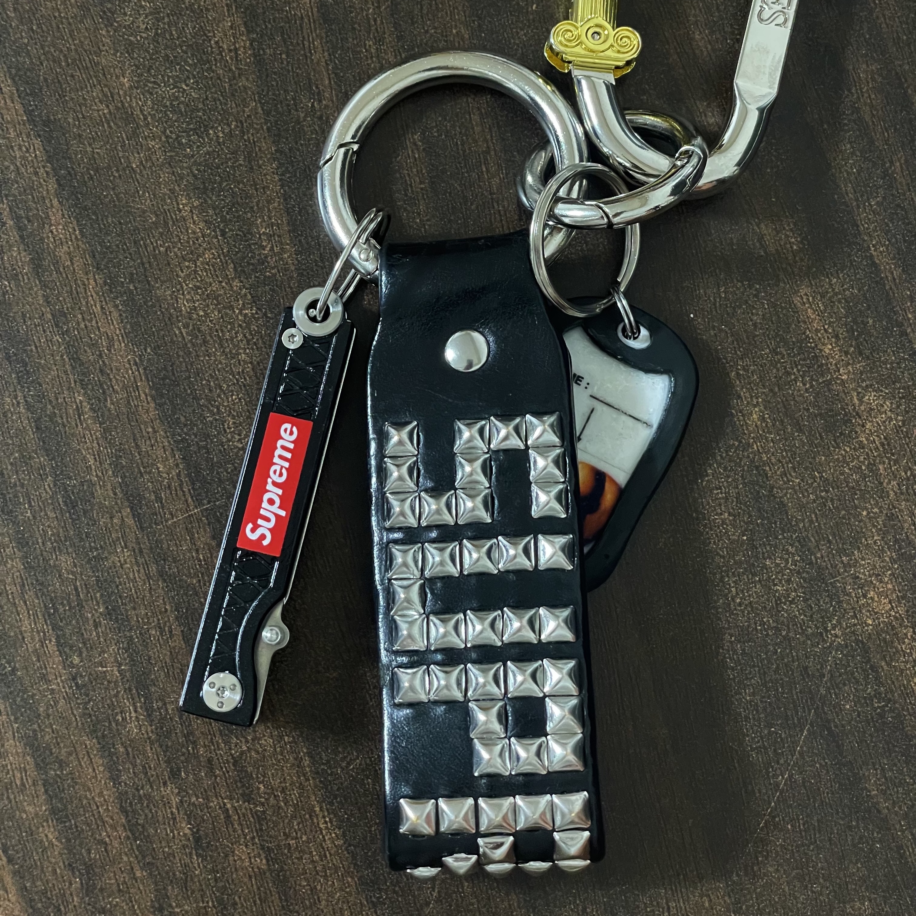Supreme x Hollywood Trading Company Studded Keychain Black - 23SS 착용 스타일