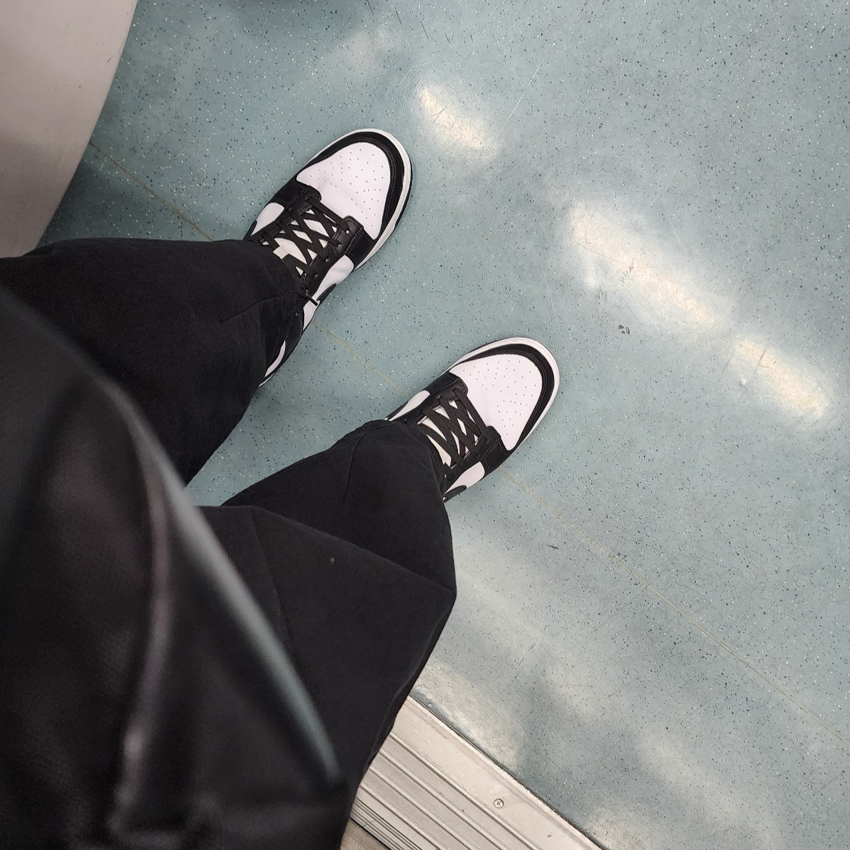 Nike Dunk Low Retro Black 착용 스타일 - 1