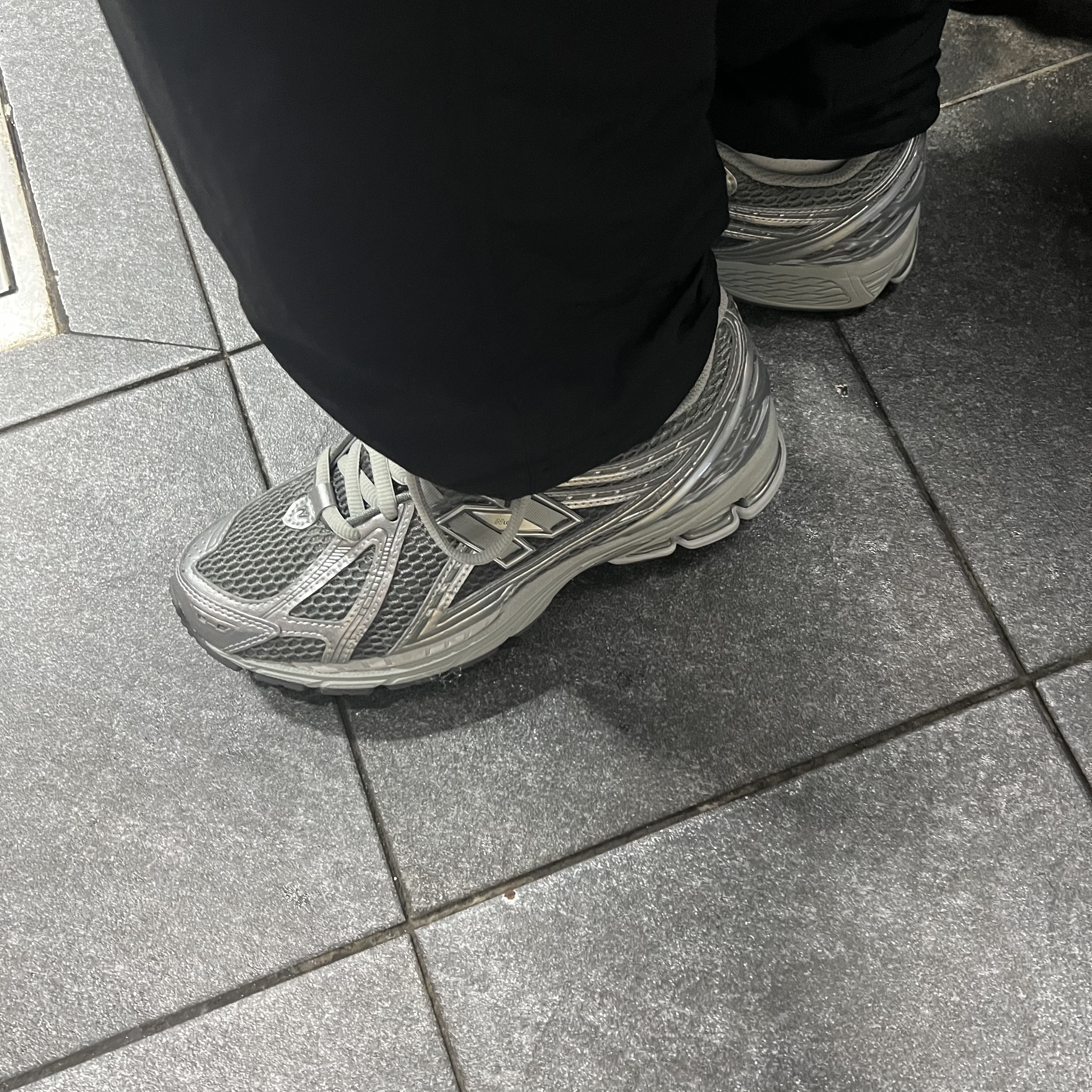 New Balance 1906R Harbor Grey Silver Metalic 착용 스타일