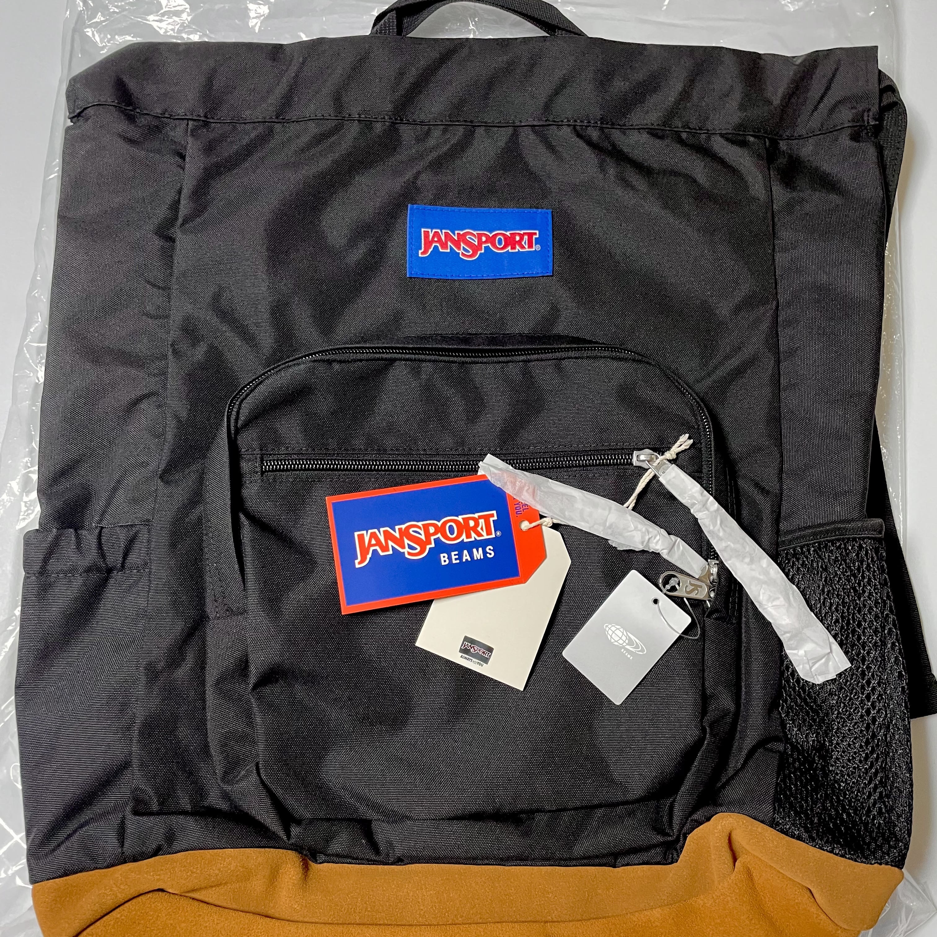 Jansport × Beams Bespoke Pack & Go Black 착용 스타일