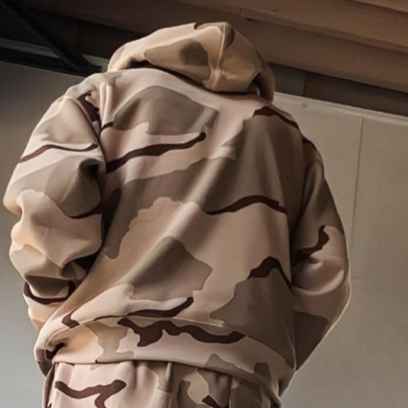 Supreme $ Hooded Sweatshirt Desert Camo - 24SS 착용 스타일 - 3