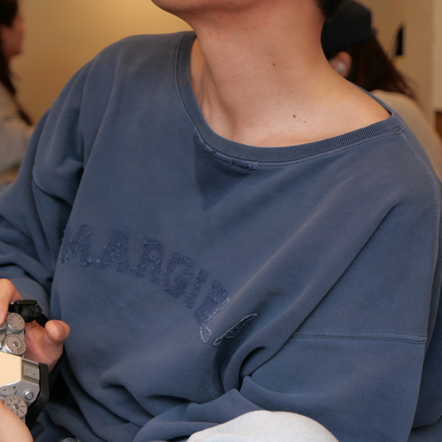 Maison Margiela Logo Organic Cotton Sweatshirt Blue 착용 스타일 - 1