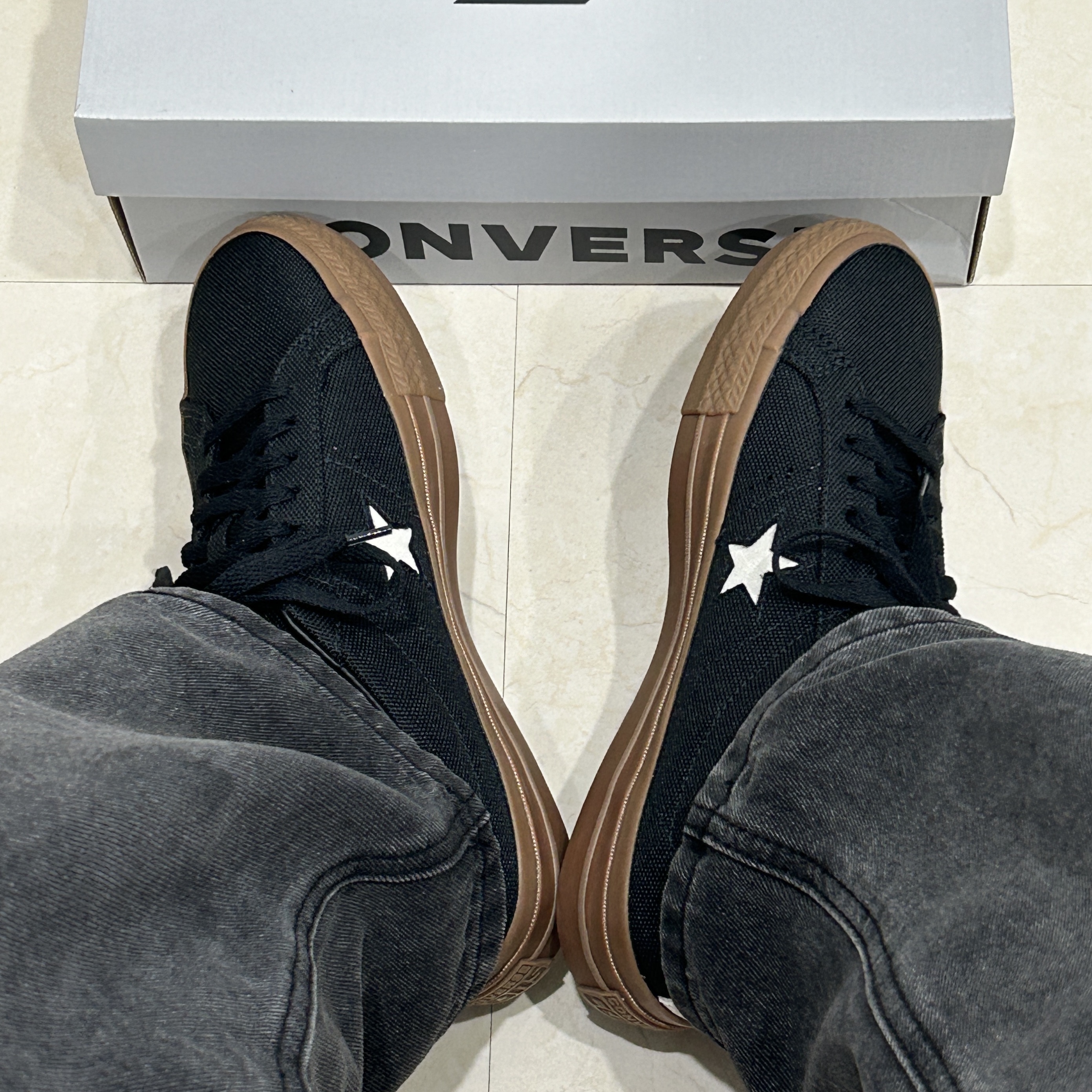 Converse One Star Pro Ox Black Dark Gum 착용 스타일