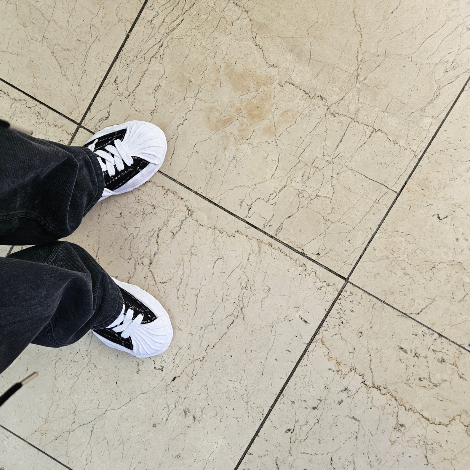 Maison Mihara Yasuhiro Blakey OG Sole Canvas Low-top Sneakers Black White 착용 스타일