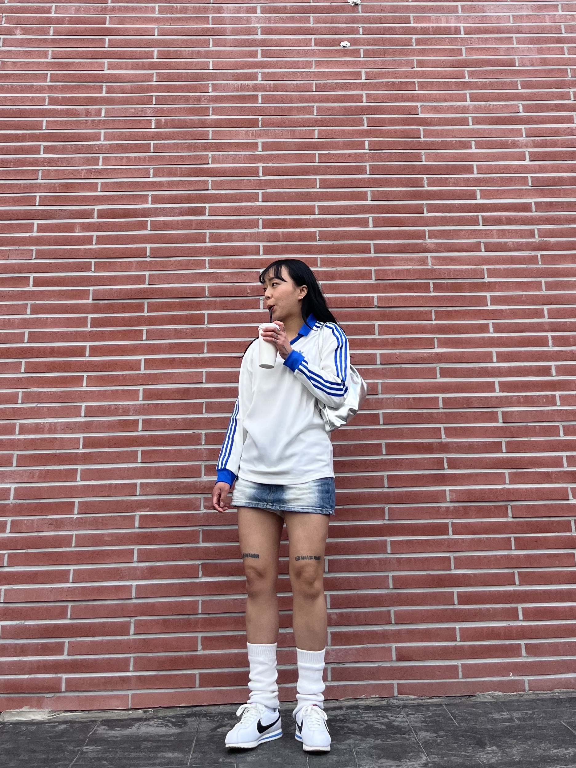 (W) Nike Cortez White and Black 착용 스타일 - 1