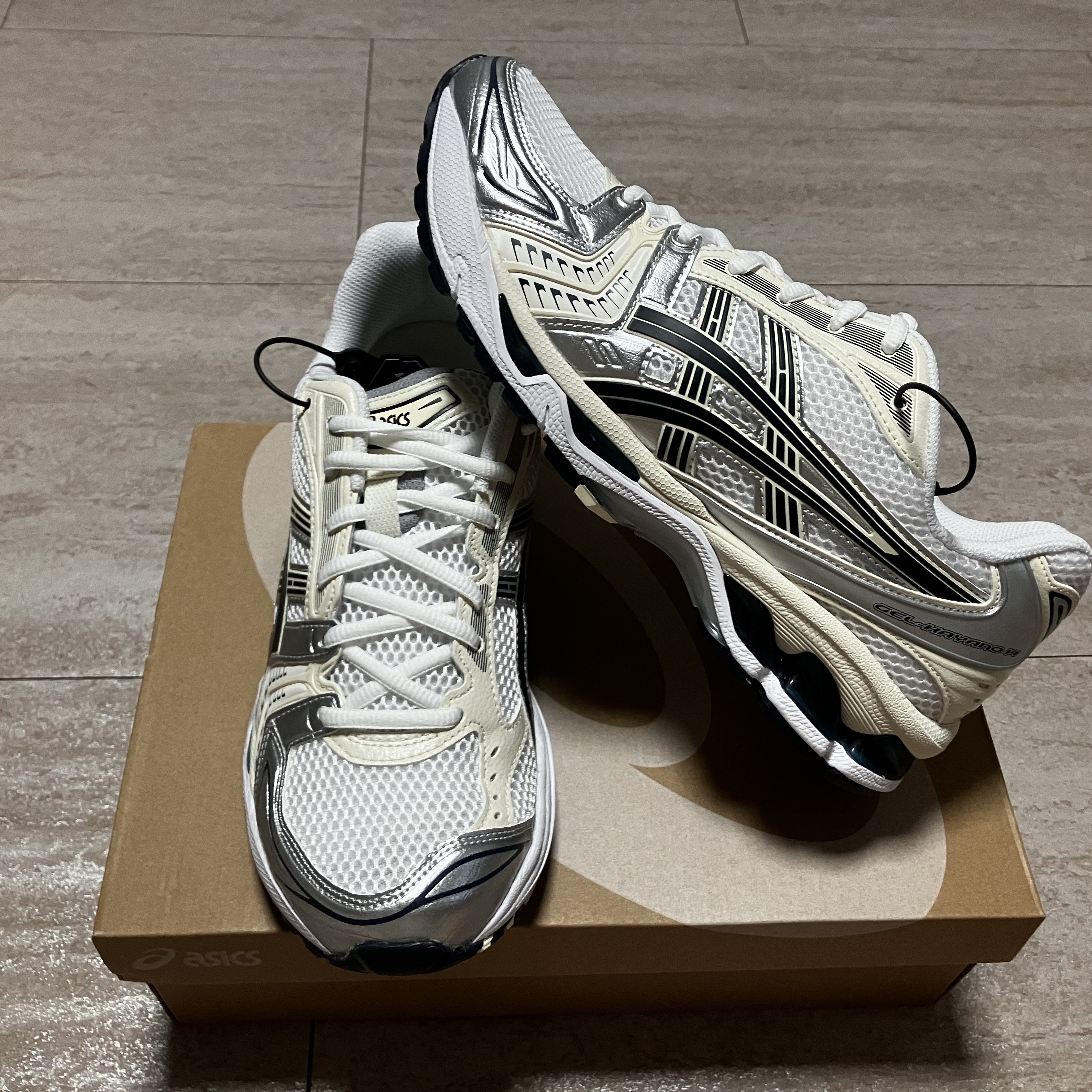 Asics Gel-Kayano 14 Cream Black, (W) Asics Gel-Kayano 14 White Midnight 착용 스타일 - 4