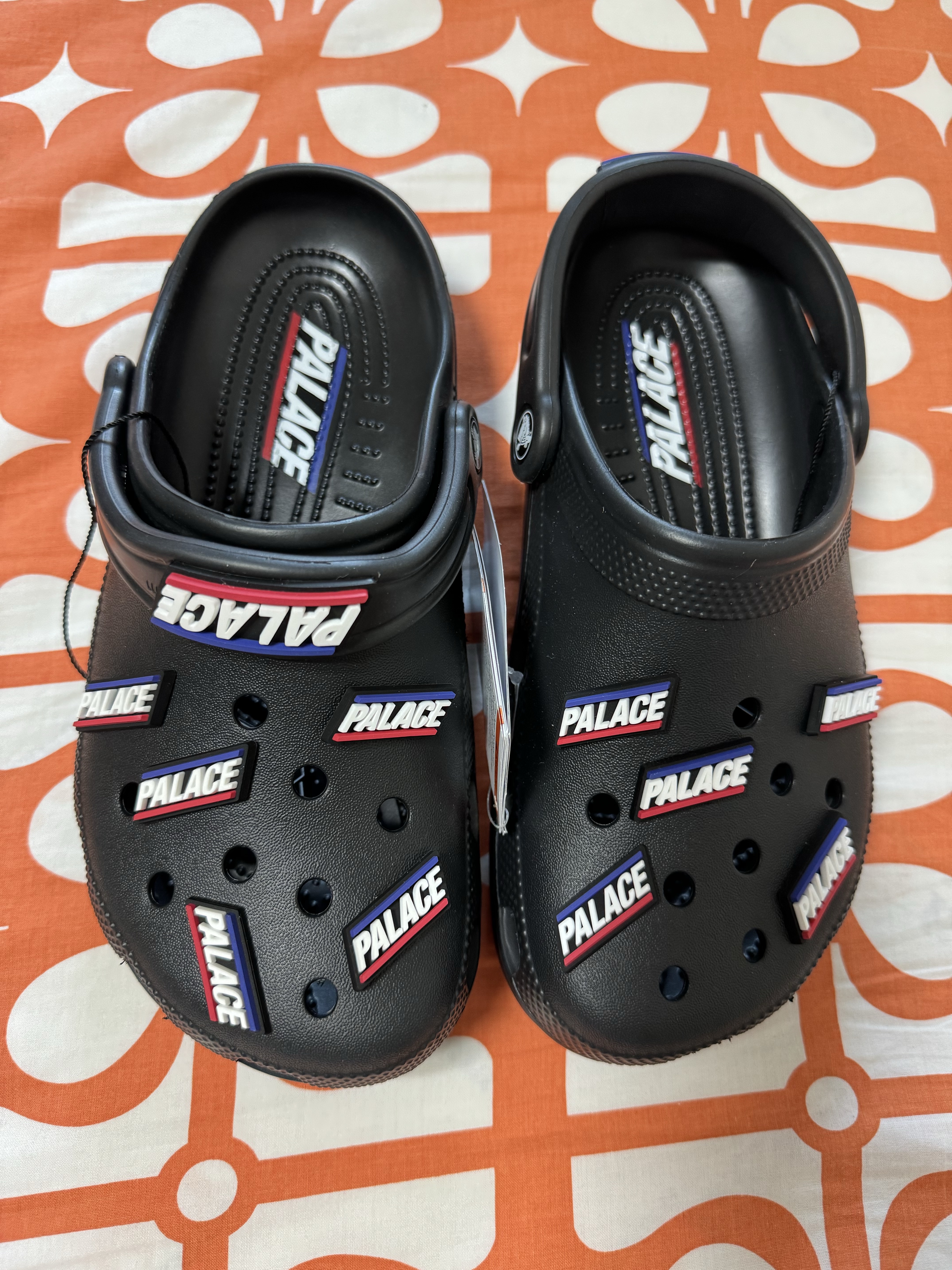 Crocs x Palace Classic Clog Black 착용 스타일