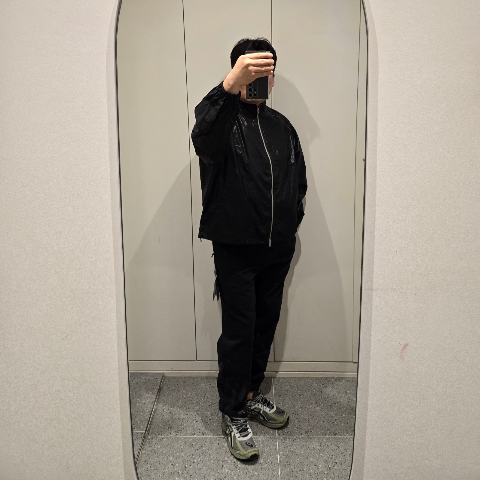 (W) Matin Kim Logo Coating Jumper Black, CDG Logo Coach Jacket Black 착용 스타일 - 2