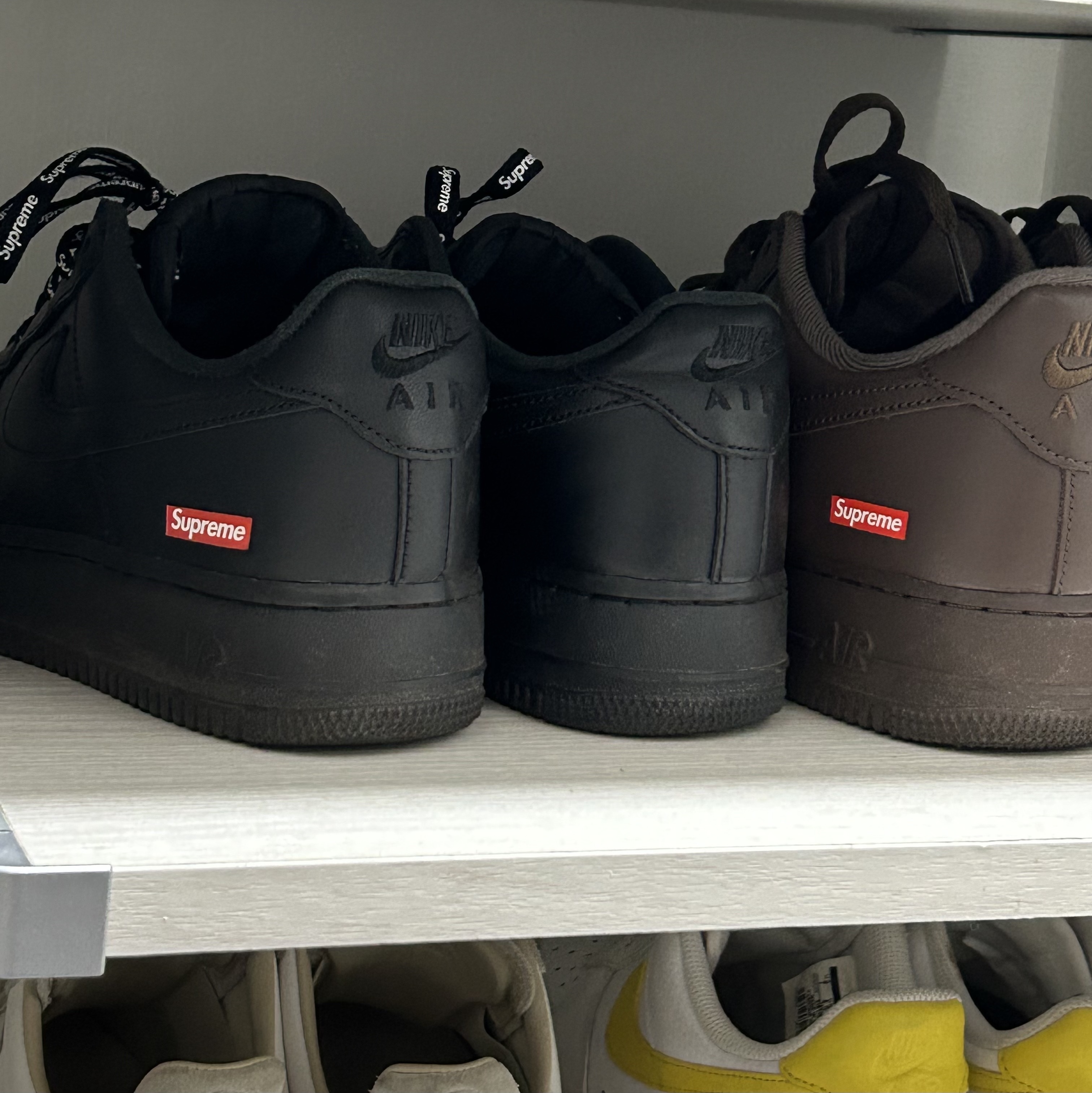 Nike x Supreme Air Force 1 Low Baroque Brown, Nike x Supreme Air Force 1 Low Black 착용 스타일