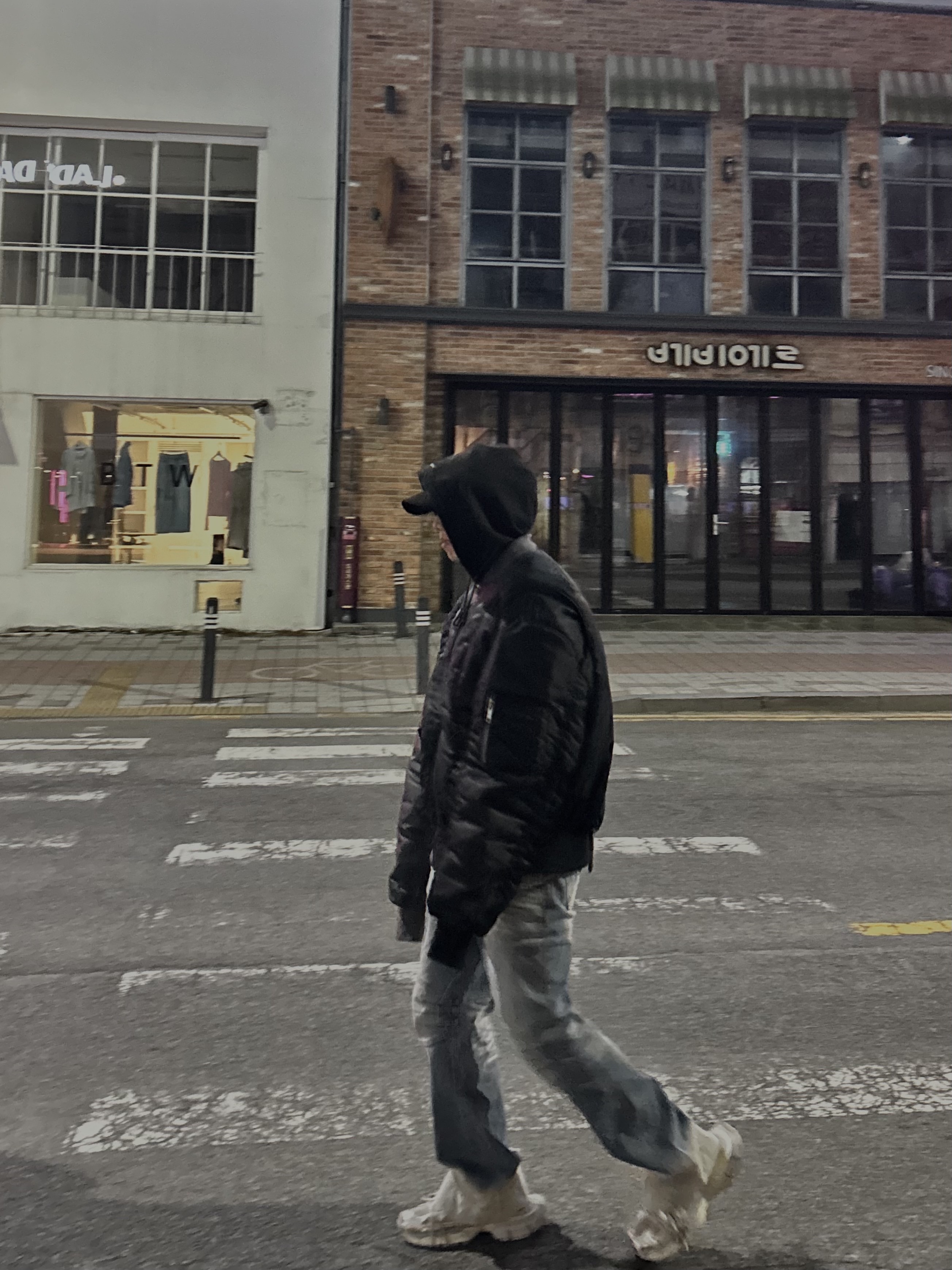 Balenciaga 3XL Sneakers Light Beige, Project G/R Unbalanced Reworked Bomber Jacket Black 착용 스타일 - 3