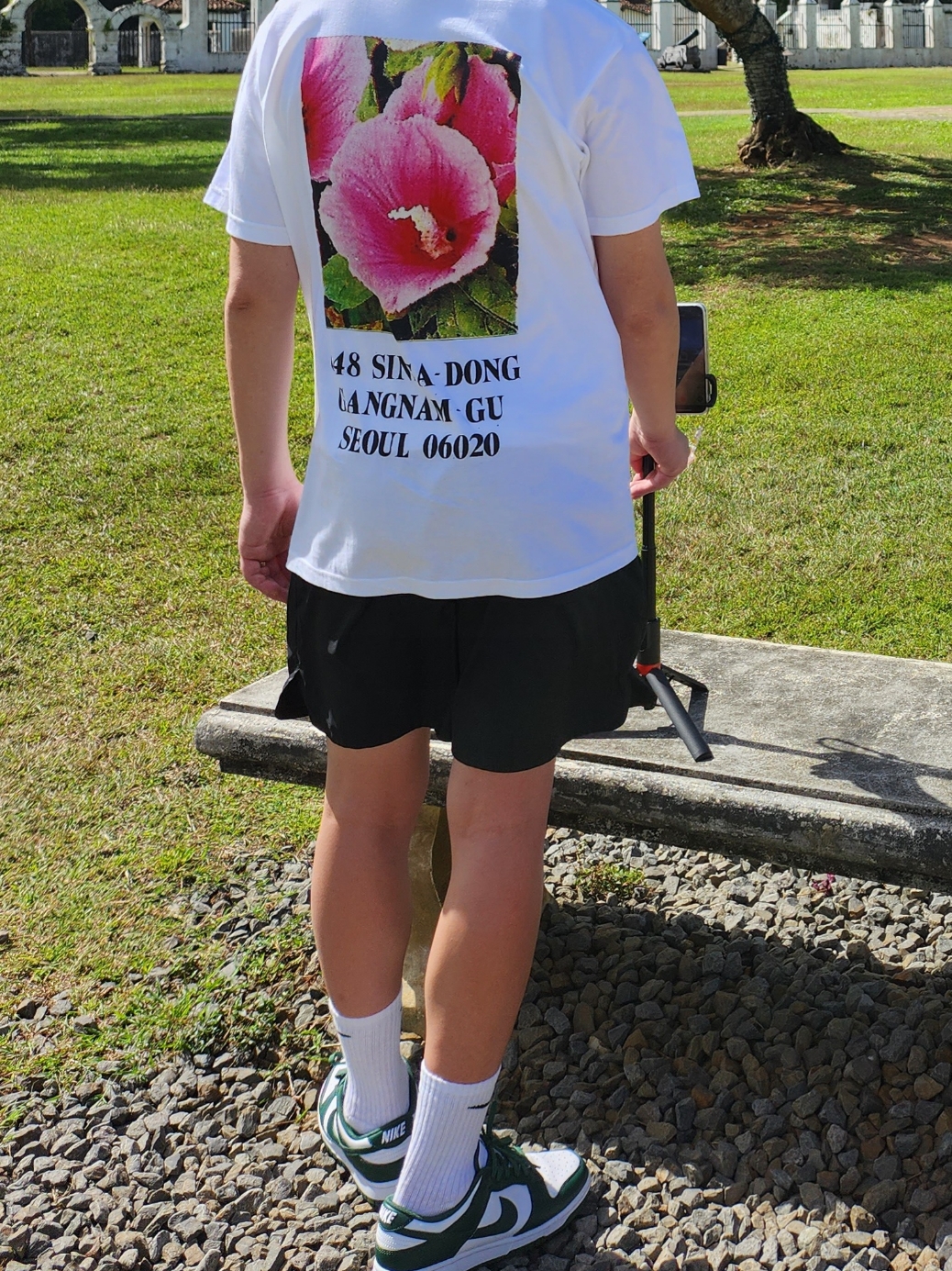 Supreme Seoul Box Logo T-Shirt White - 23FW, Nike NSW Woven Lined Flow Shorts Black - Asia 착용 스타일