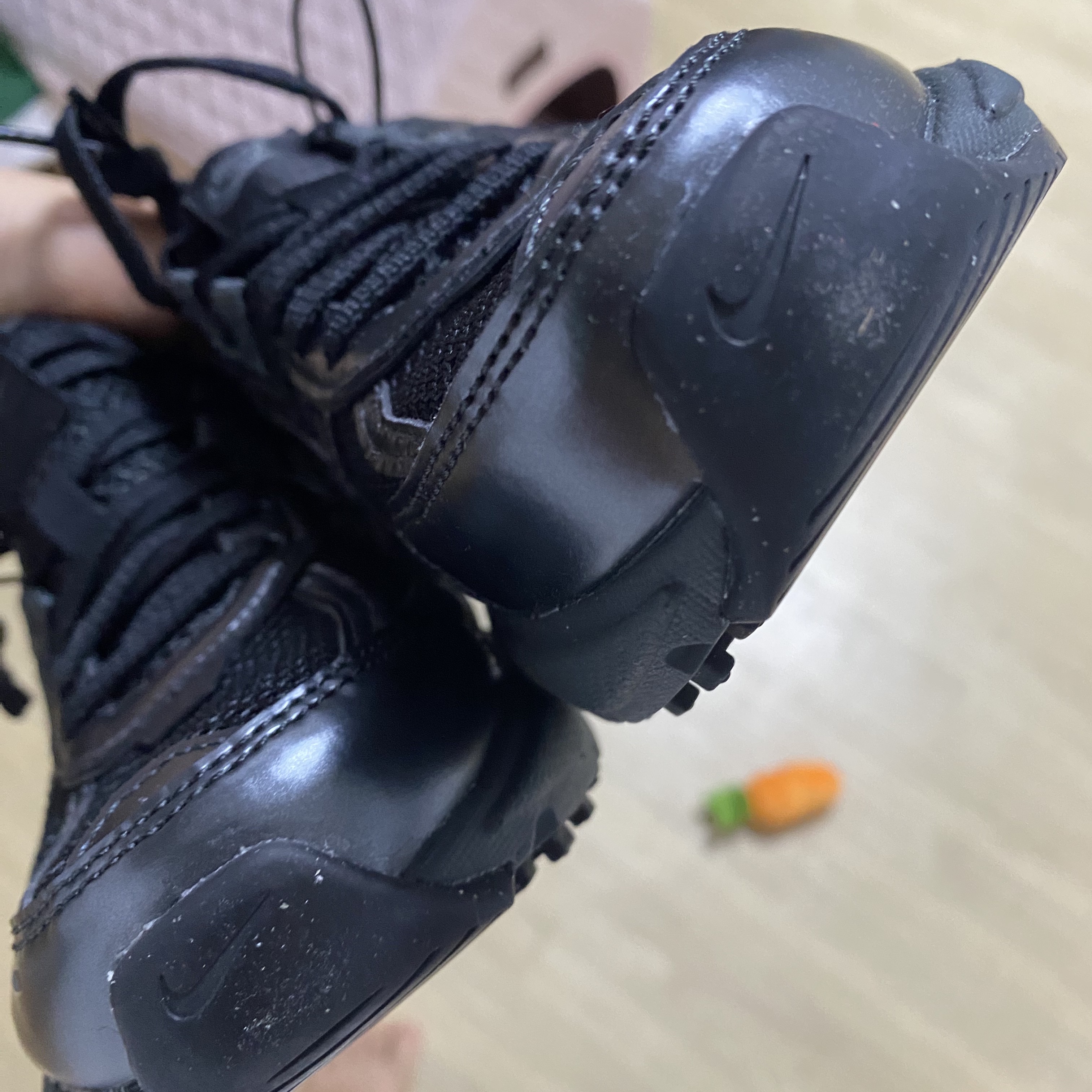 Nike V2K Run Black Anthracite 착용 스타일