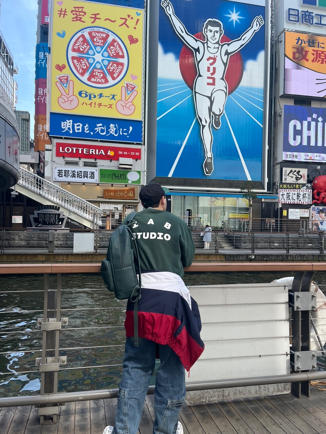 IAB Studio x Yonex Sweatshirt Green 착용 스타일