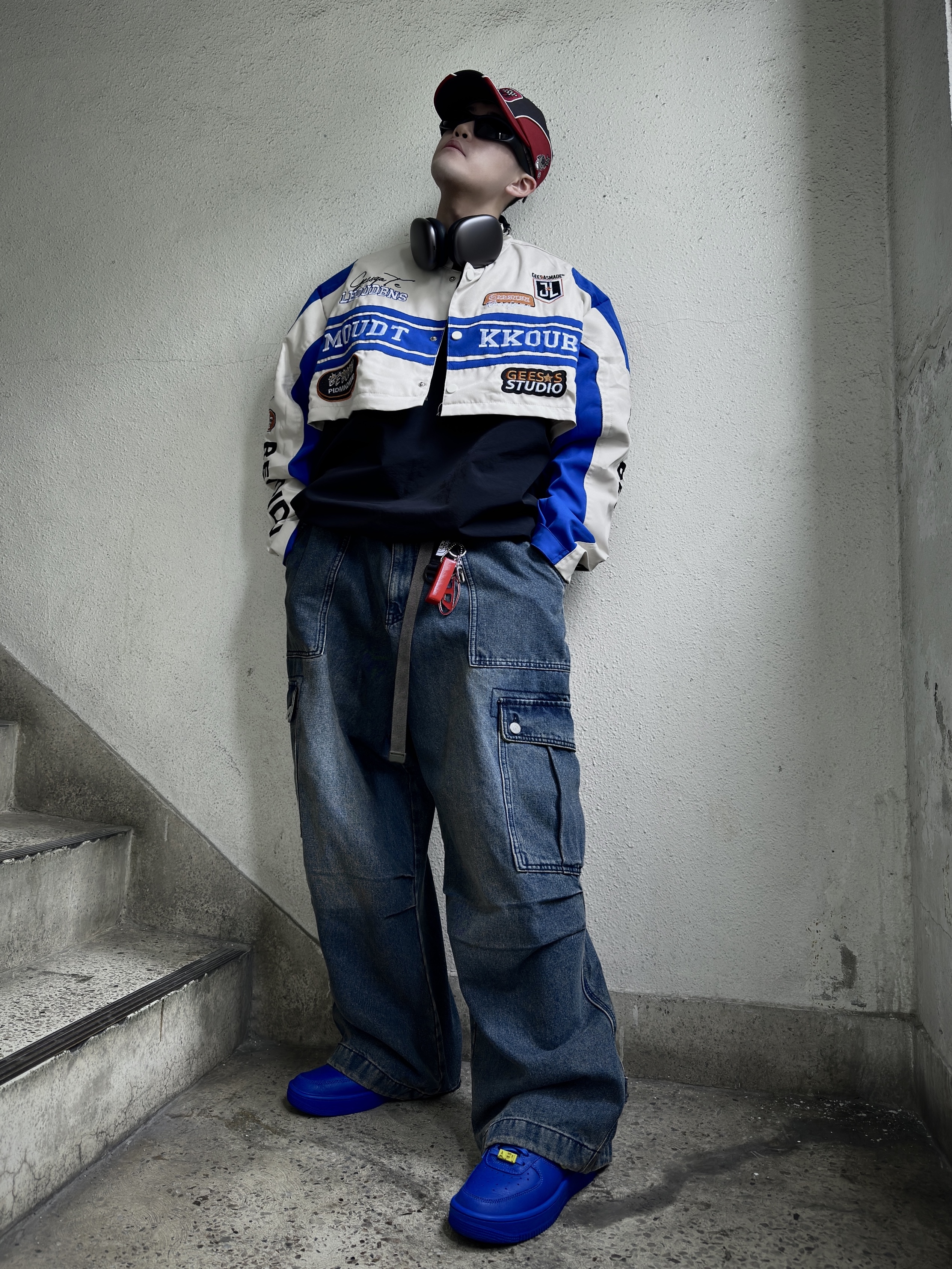 Nike x Ambush Air Force 1 Low SP Game Royal and Vivid Sulfur, Apple AirPods Max Lightning Space Gray (Korean Ver.) 착용 스타일 - 3