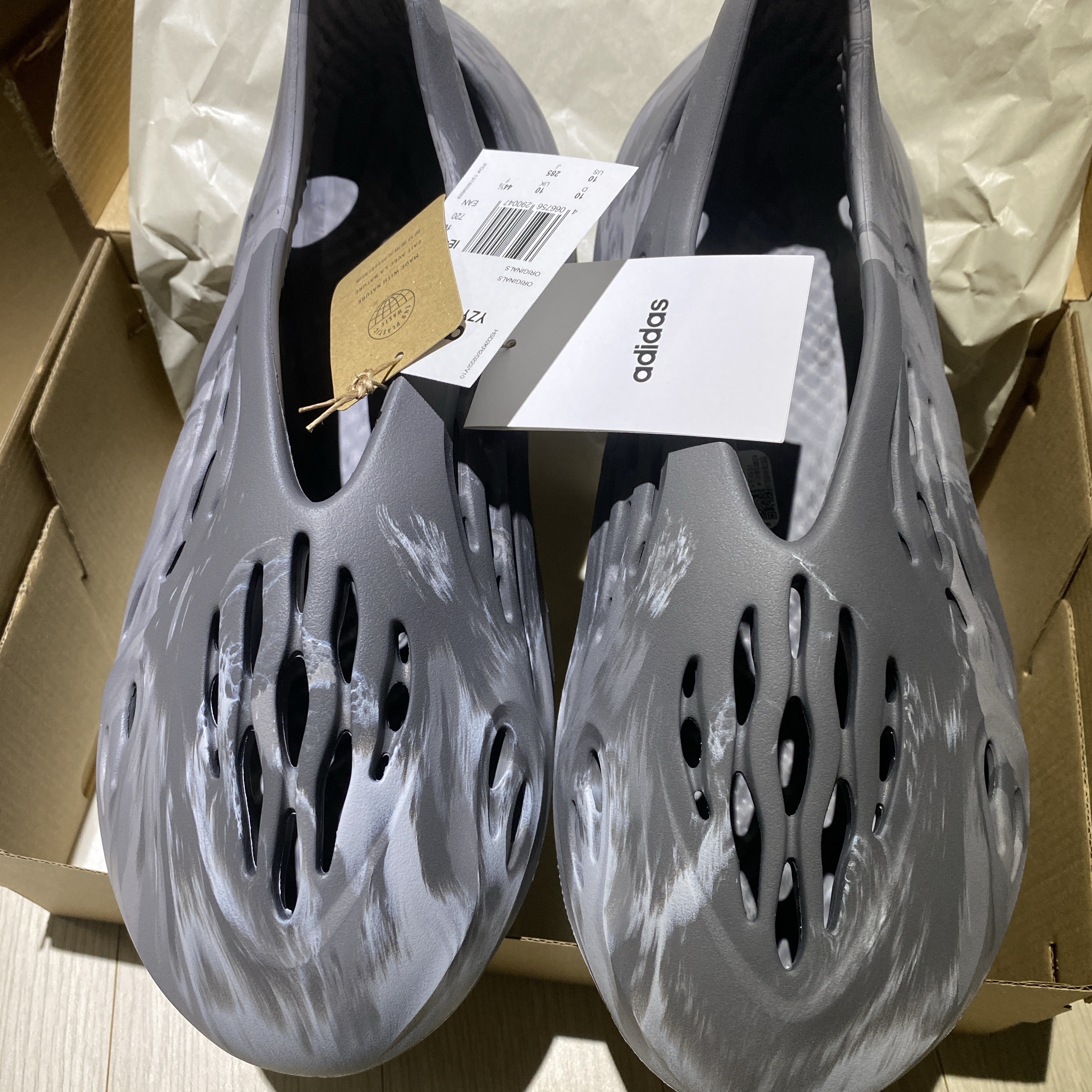Adidas Yeezy Foam RNNR MX Granite 착용 스타일