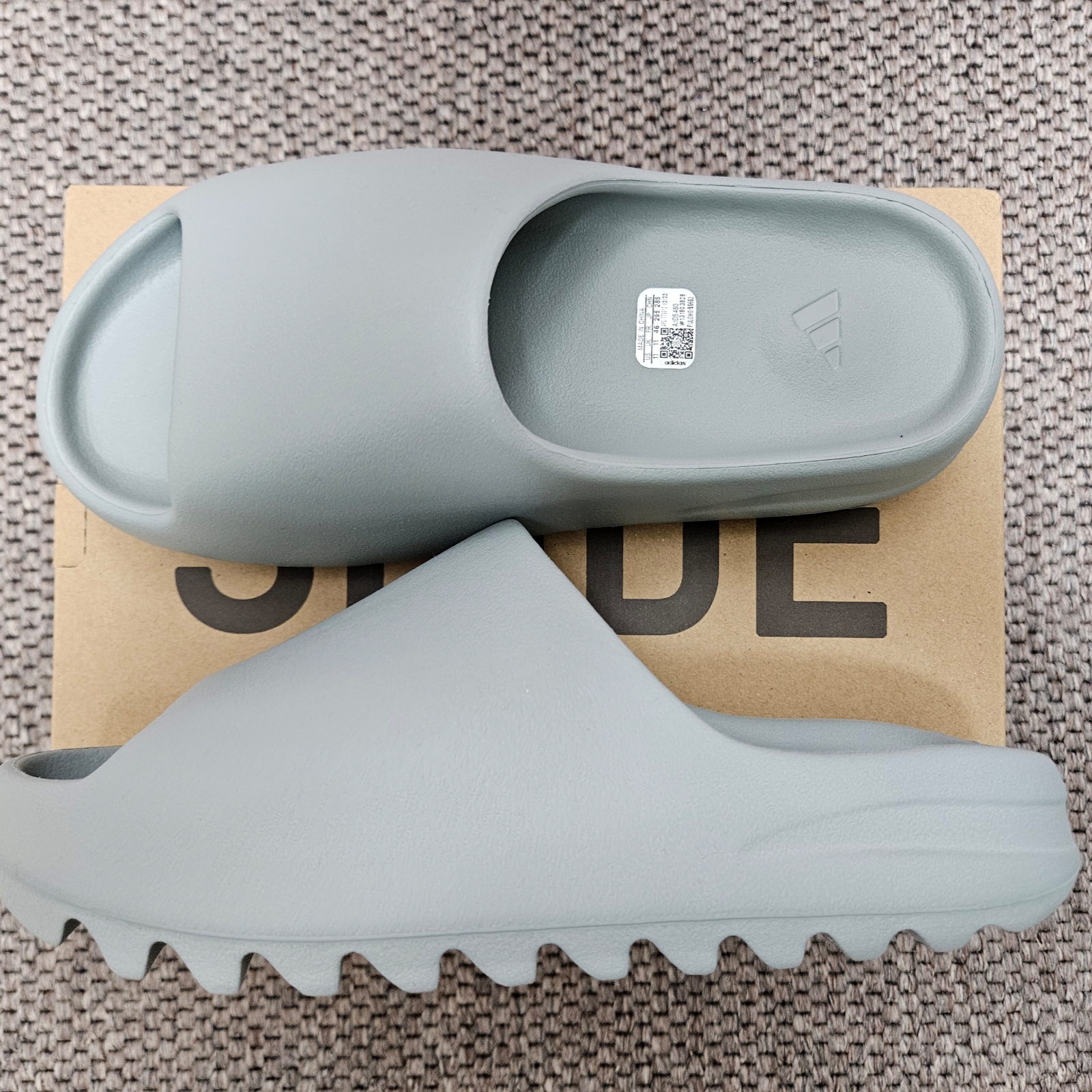 Adidas Yeezy Slide Salt 착용 스타일 - 5