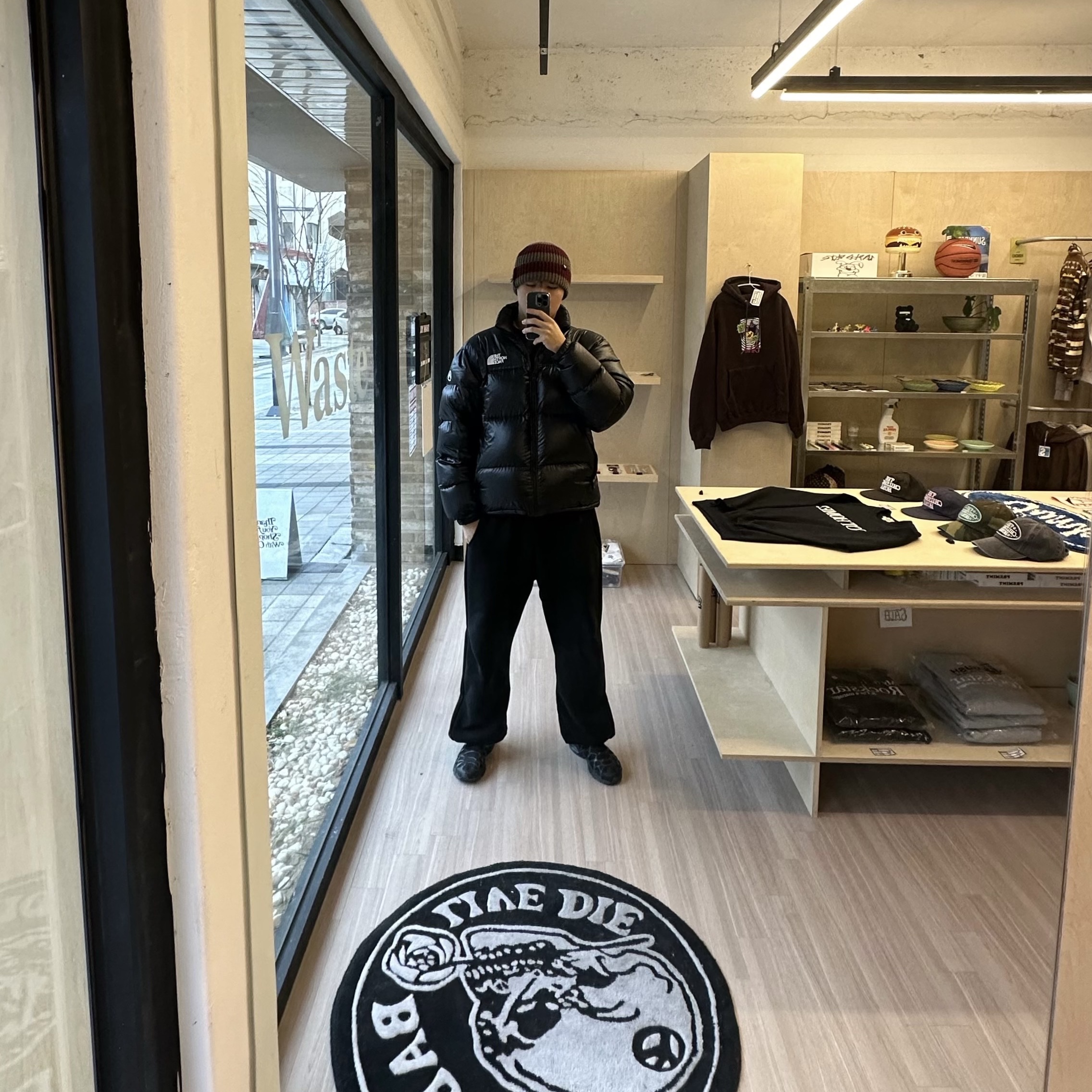 The North Face Quantum Nuptse Jacket Black, Nike Air Kukini Triple Black 착용 스타일