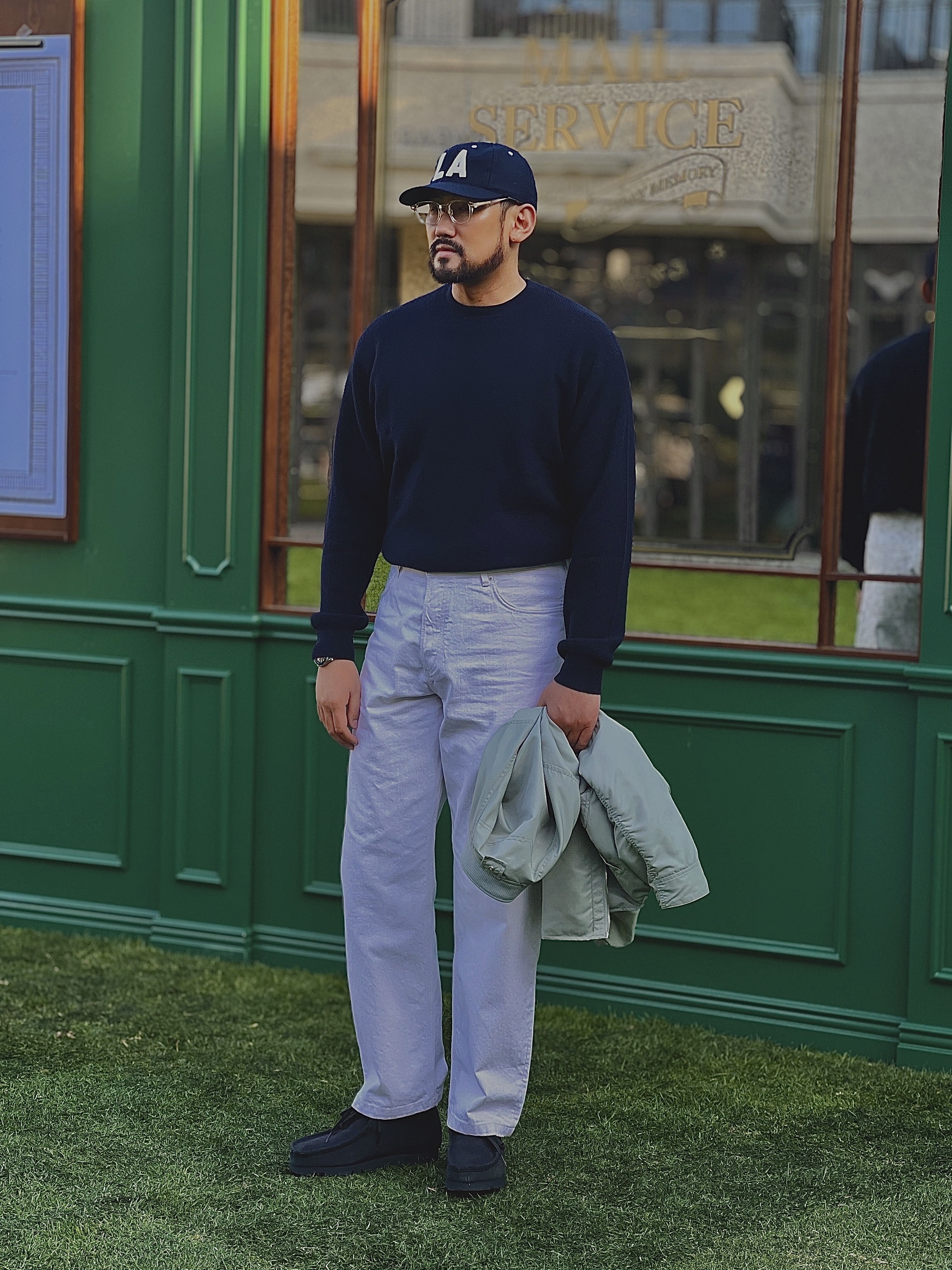 Clarks x Beams Wallabee Boots GTX Navy Suede 착용 스타일 - 2