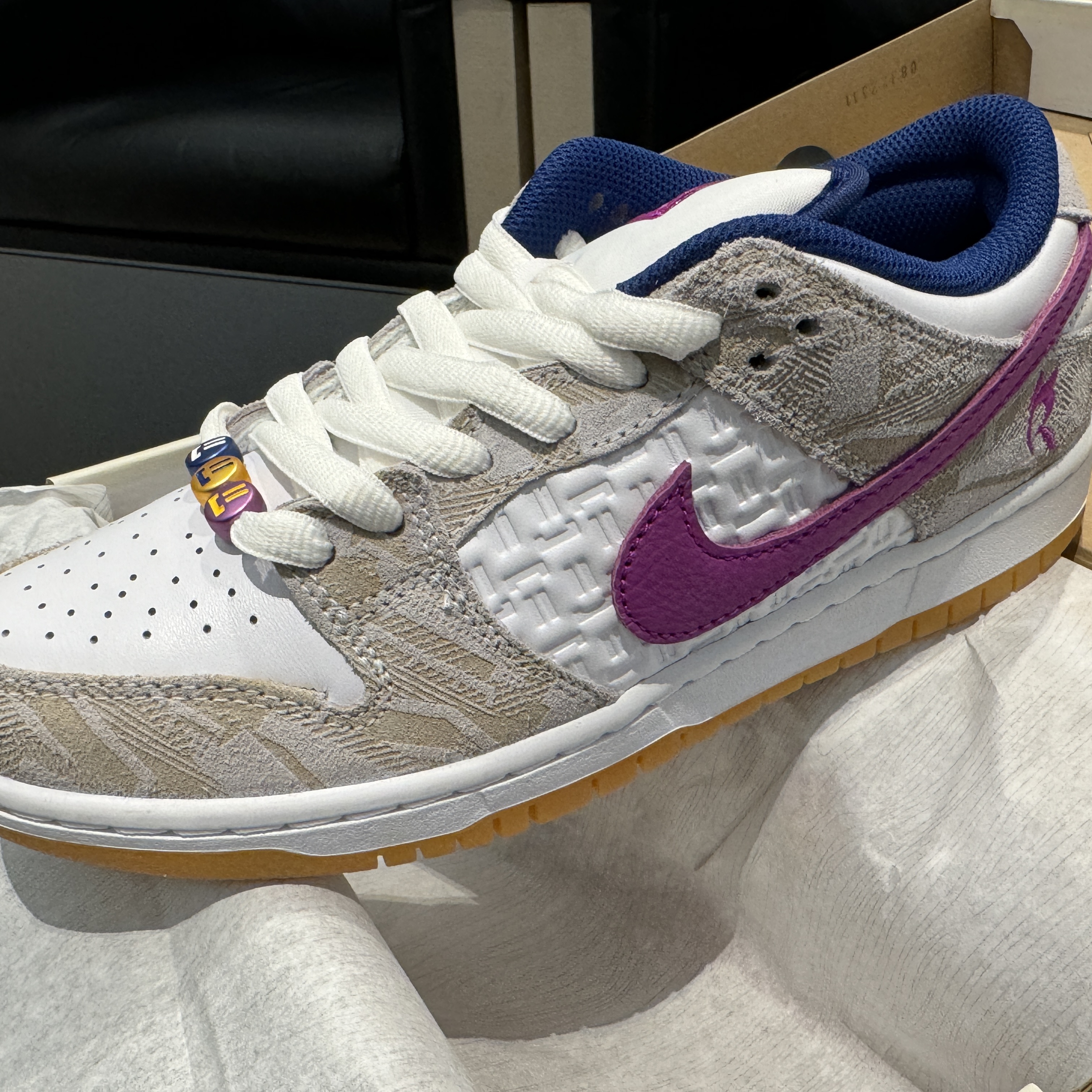 Nike x Rayssa Leal SB Dunk Low PRM Pure Platinum Vivid Purple 착용 스타일 - 1