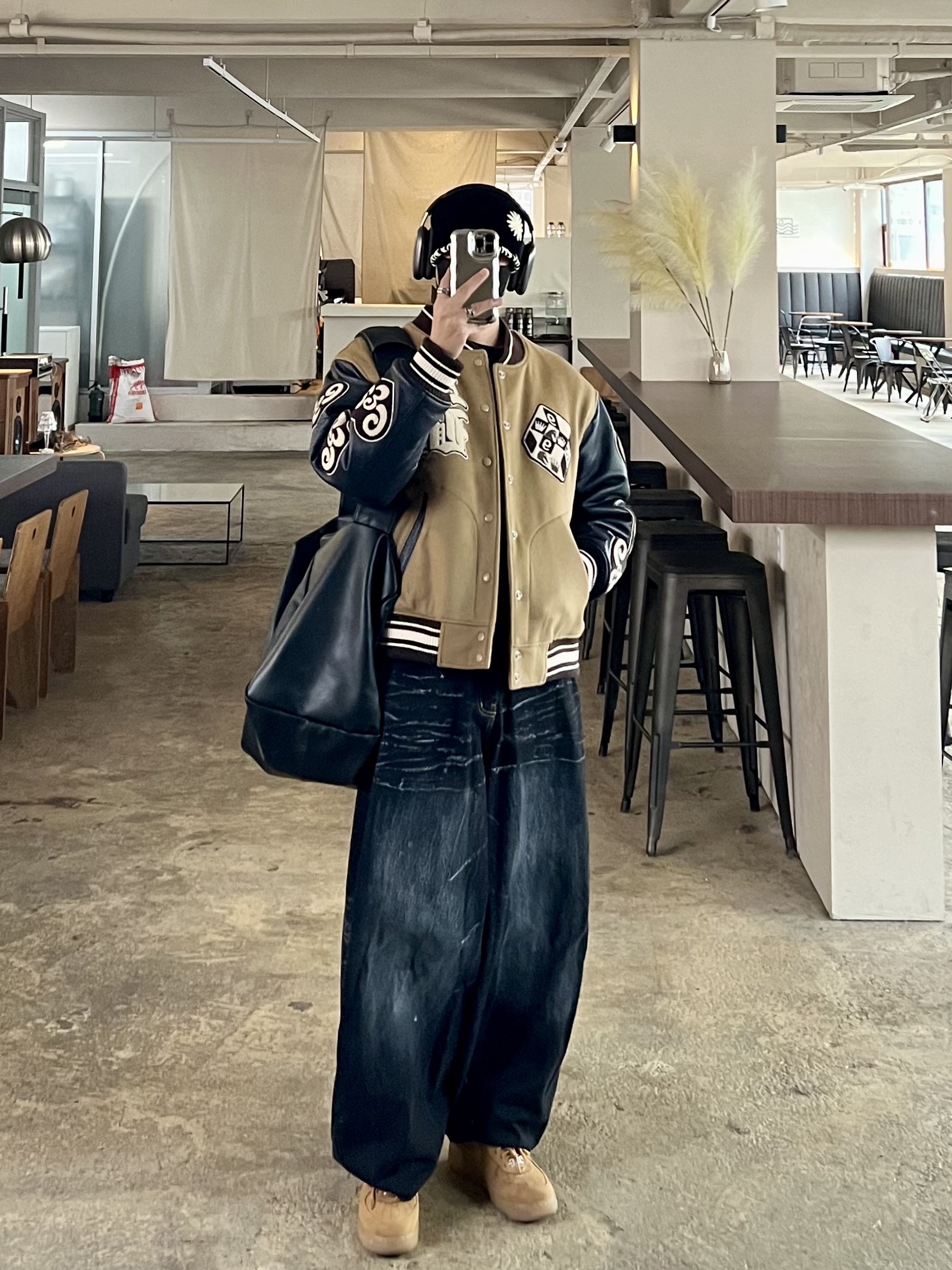 Nike x Supreme Air Force 1 Low Flax, Apple AirPods Max Lightning Space Gray (Korean Ver.) 착용 스타일