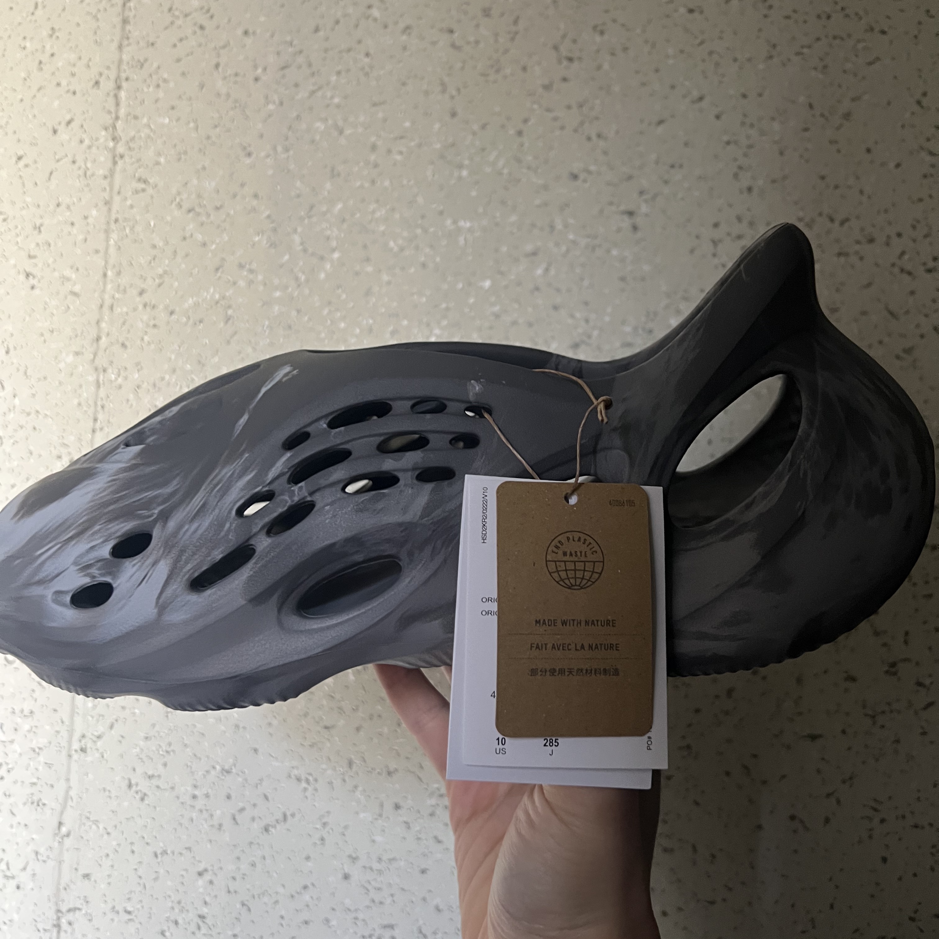 Adidas Yeezy Foam RNNR MX Granite 착용 스타일