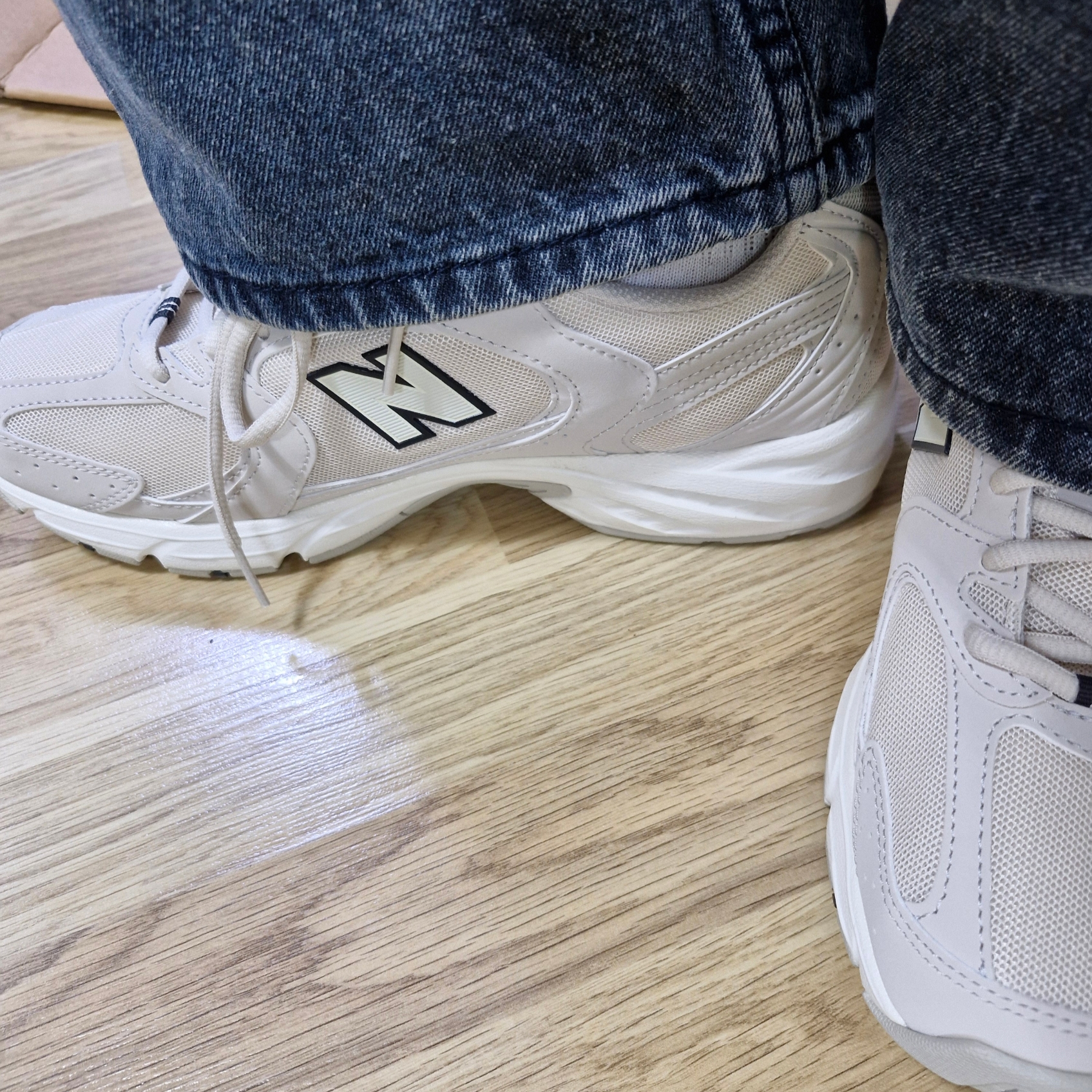 New Balance 530 Ivory 착용 스타일