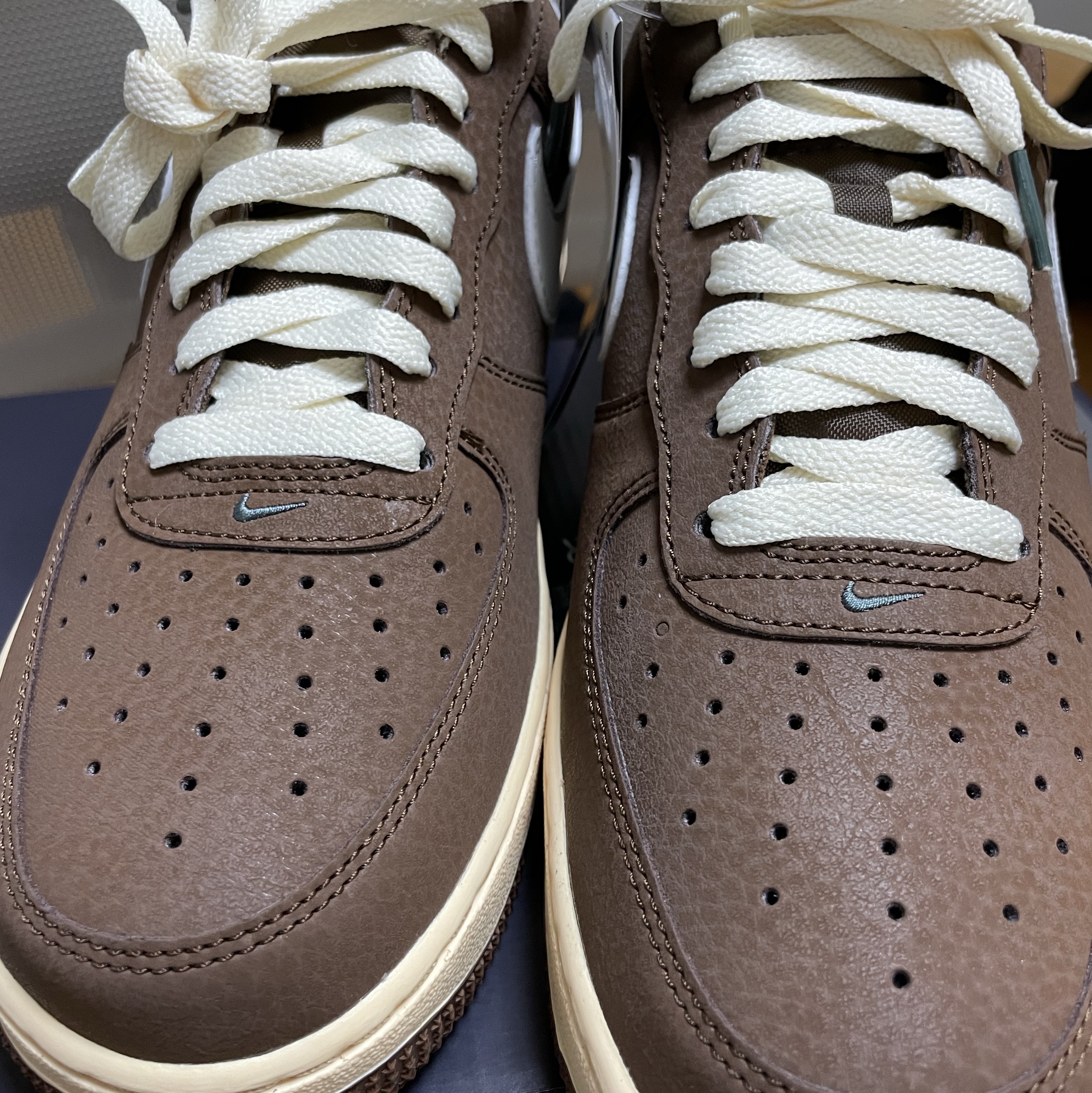 Nike Air Force 1 '07 Cacao Wow Coconut Milk 착용 스타일 - 2