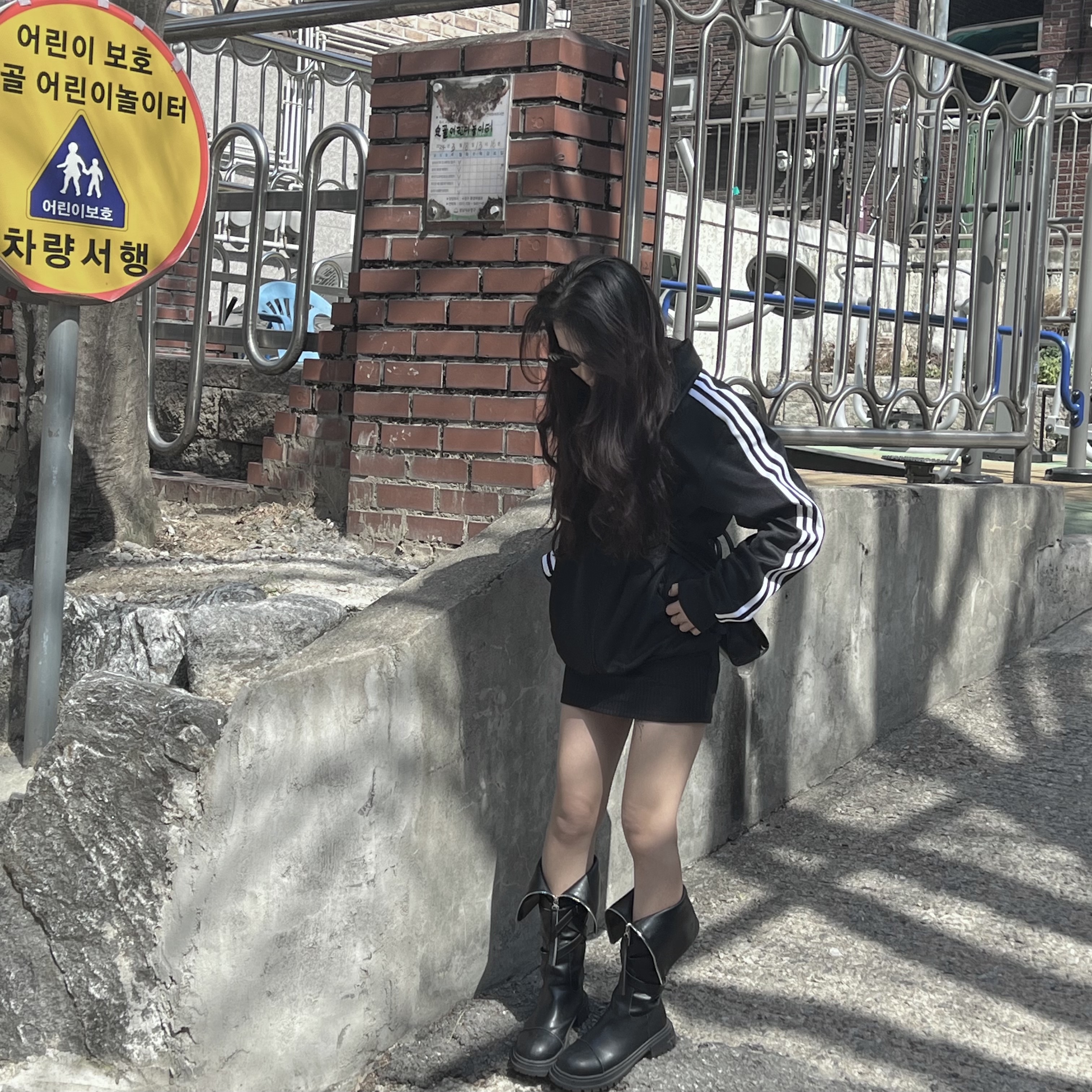 Adidas Adicolor Classics Firebird Track Top Black - KR Sizing, Telfar Small Shopping Bag Black 착용 스타일 - 1