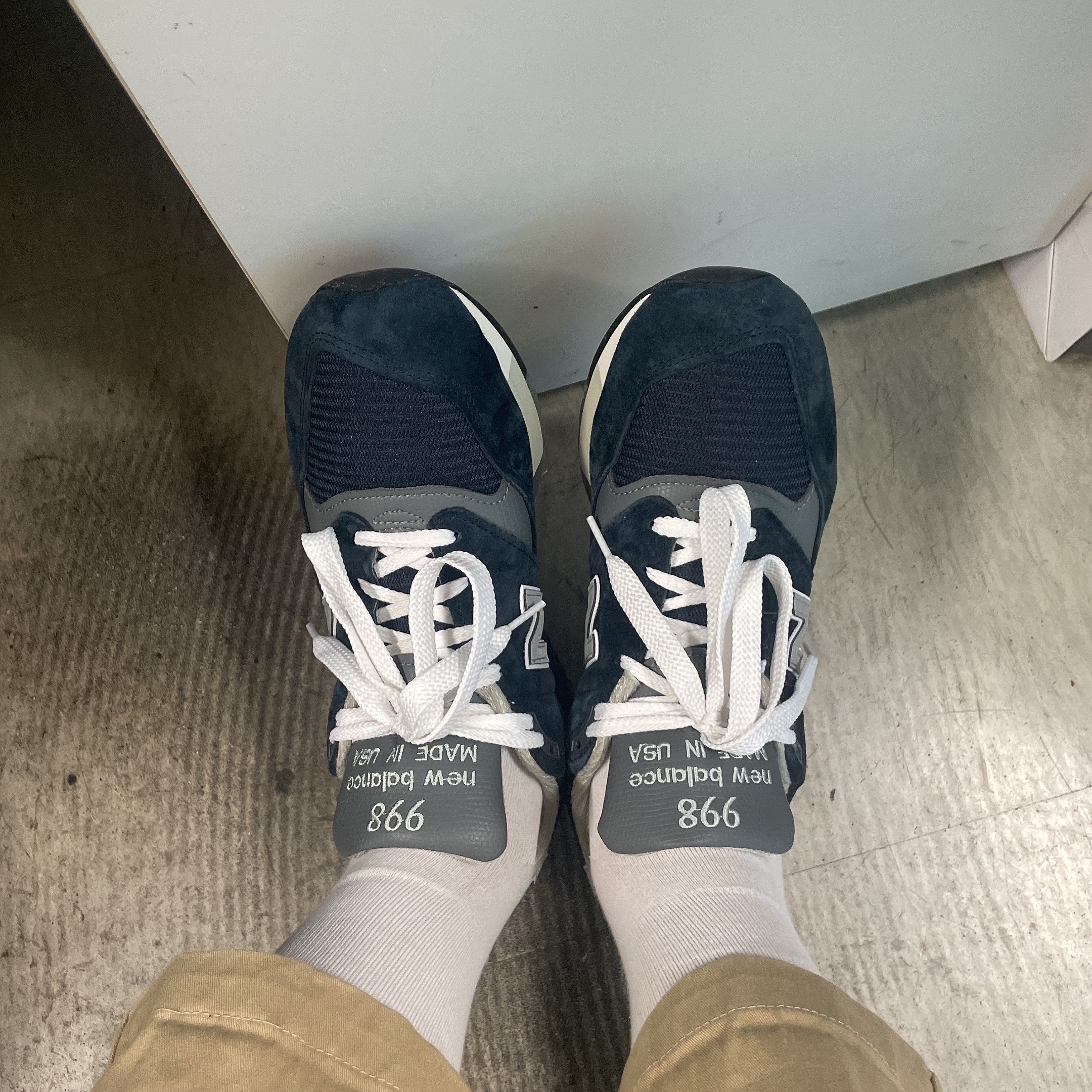 New Balance 998 Made in USA Navy Grey 착용 스타일 - 4