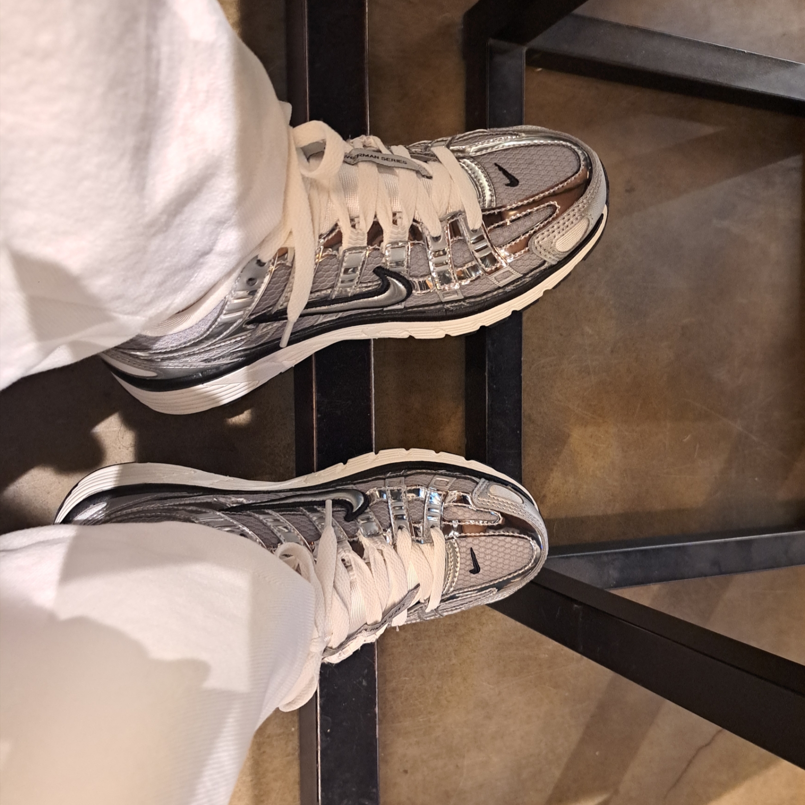 Nike P-6000 Metallic Silver 착용 스타일