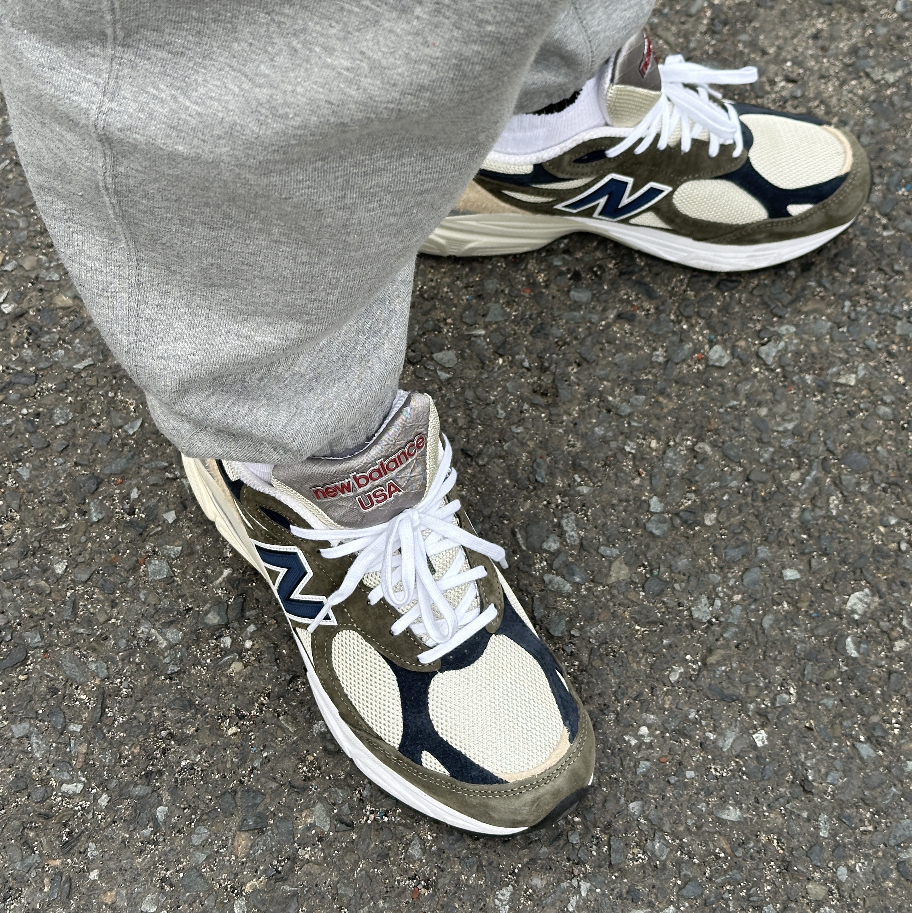New Balance 990v3 Made in USA Olive 착용 스타일 - 2