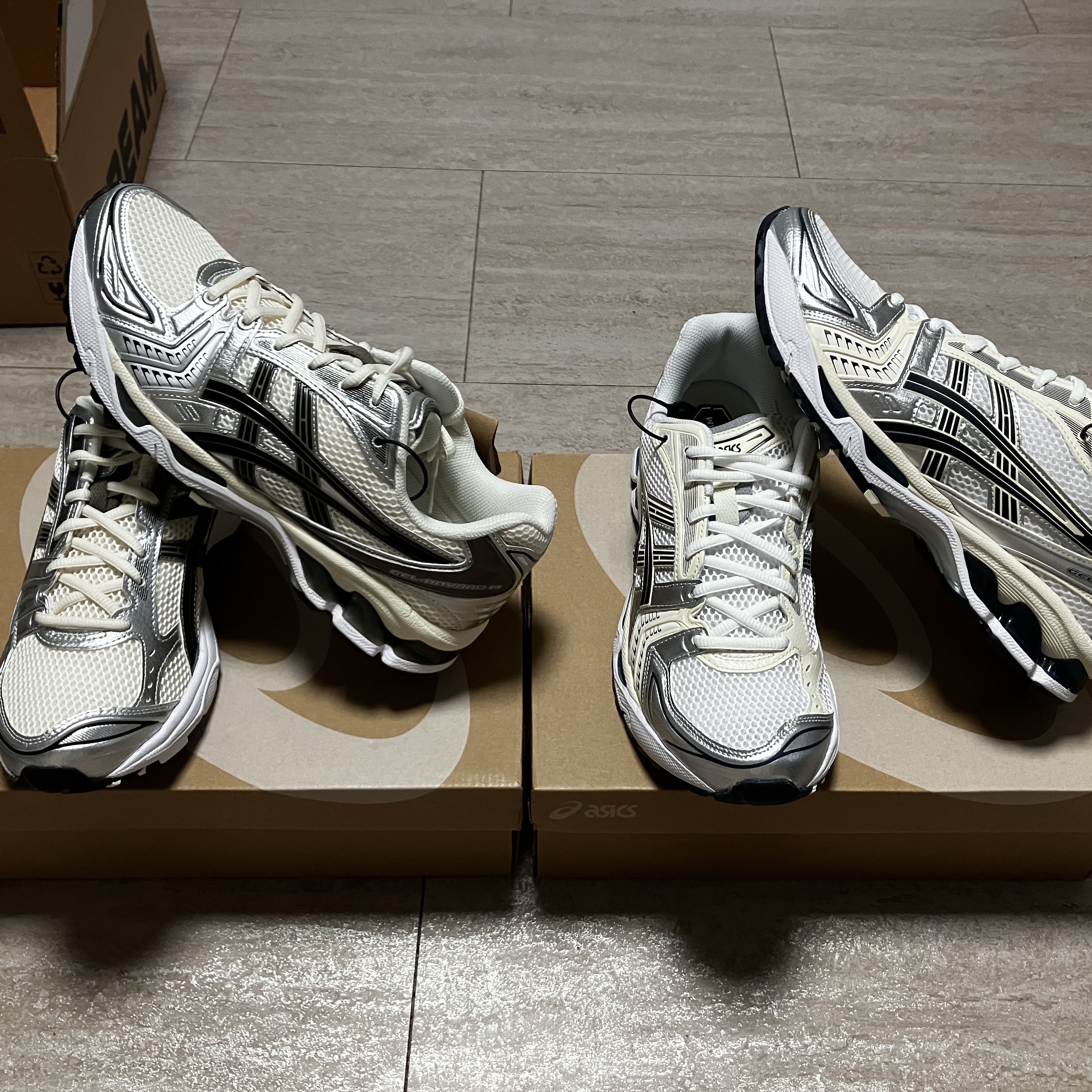 Asics Gel-Kayano 14 Cream Black, (W) Asics Gel-Kayano 14 White Midnight 착용 스타일 - 2