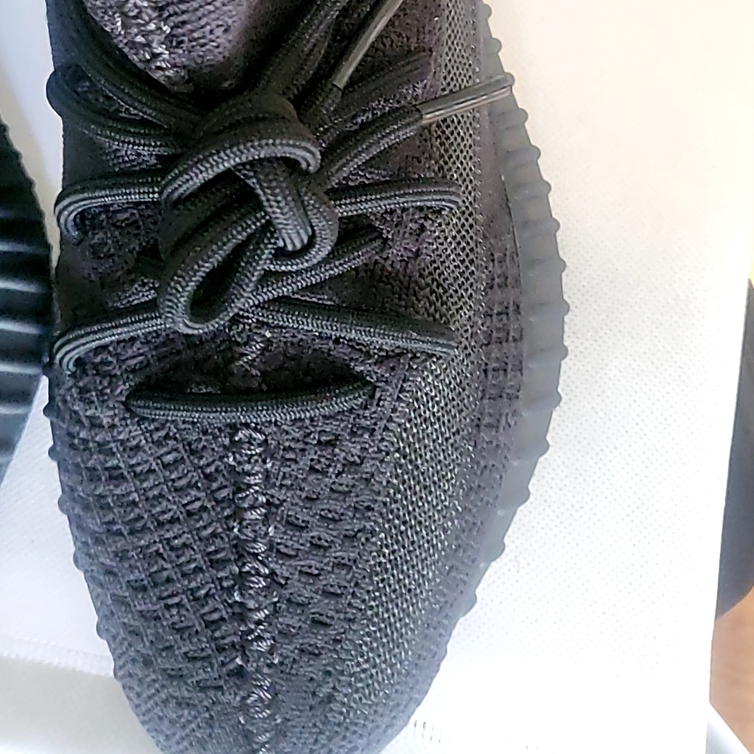 Adidas Yeezy Boost 350 V2 Onyx 착용 스타일