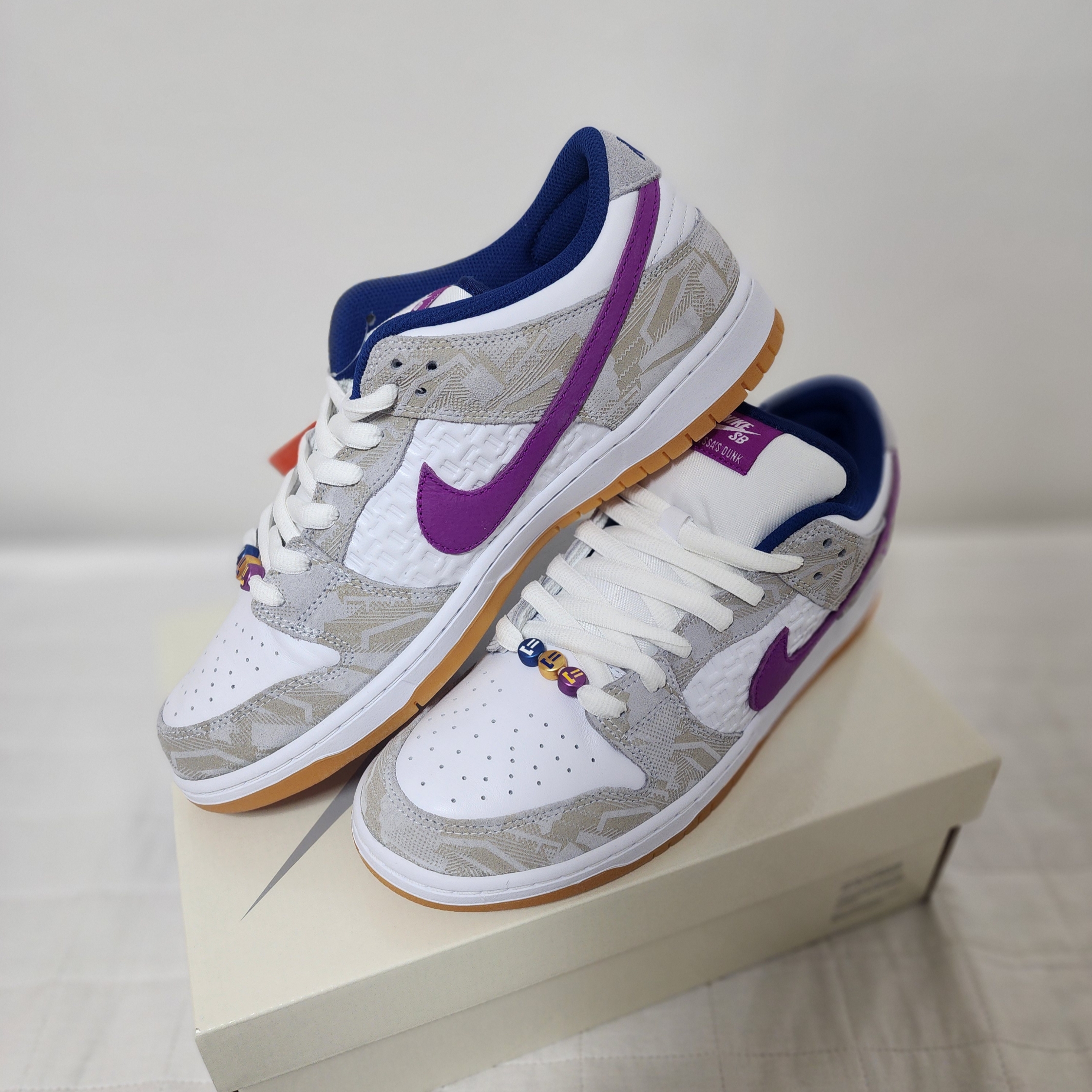 Nike x Rayssa Leal SB Dunk Low PRM Pure Platinum Vivid Purple 착용 스타일 - 2