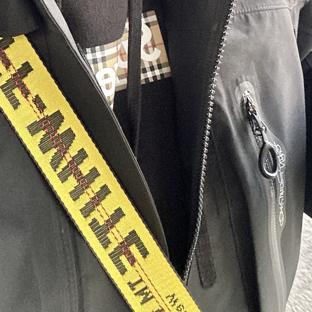 Supreme x Burberry Box Logo Hooded Sweatshirt Black - 22SS, Nike x Off-White NRG Gore-Tex Jacket Black - Asia 착용 스타일