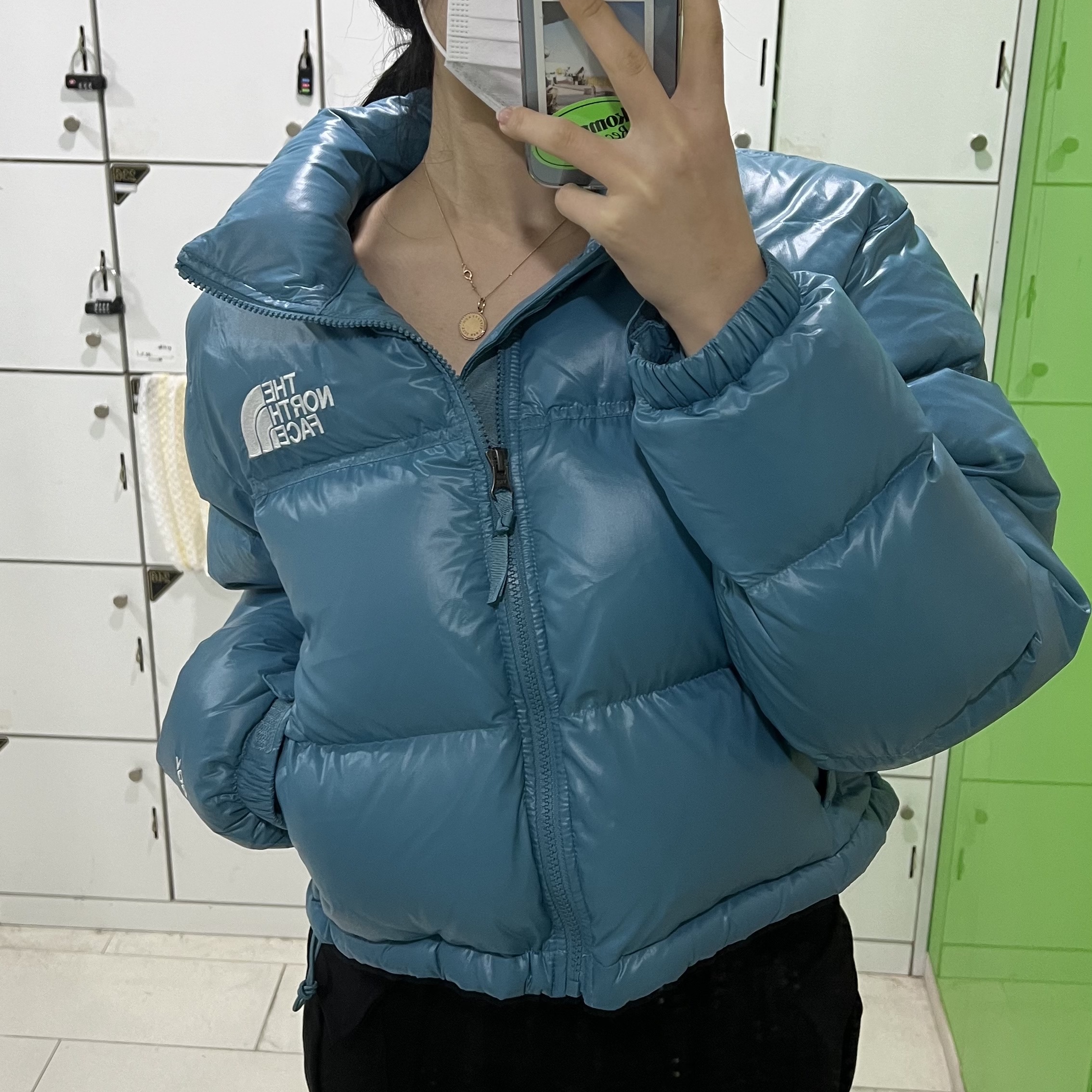 (W) The North Face Nuptse Short Jacket Storm Blue 착용 스타일 - 3
