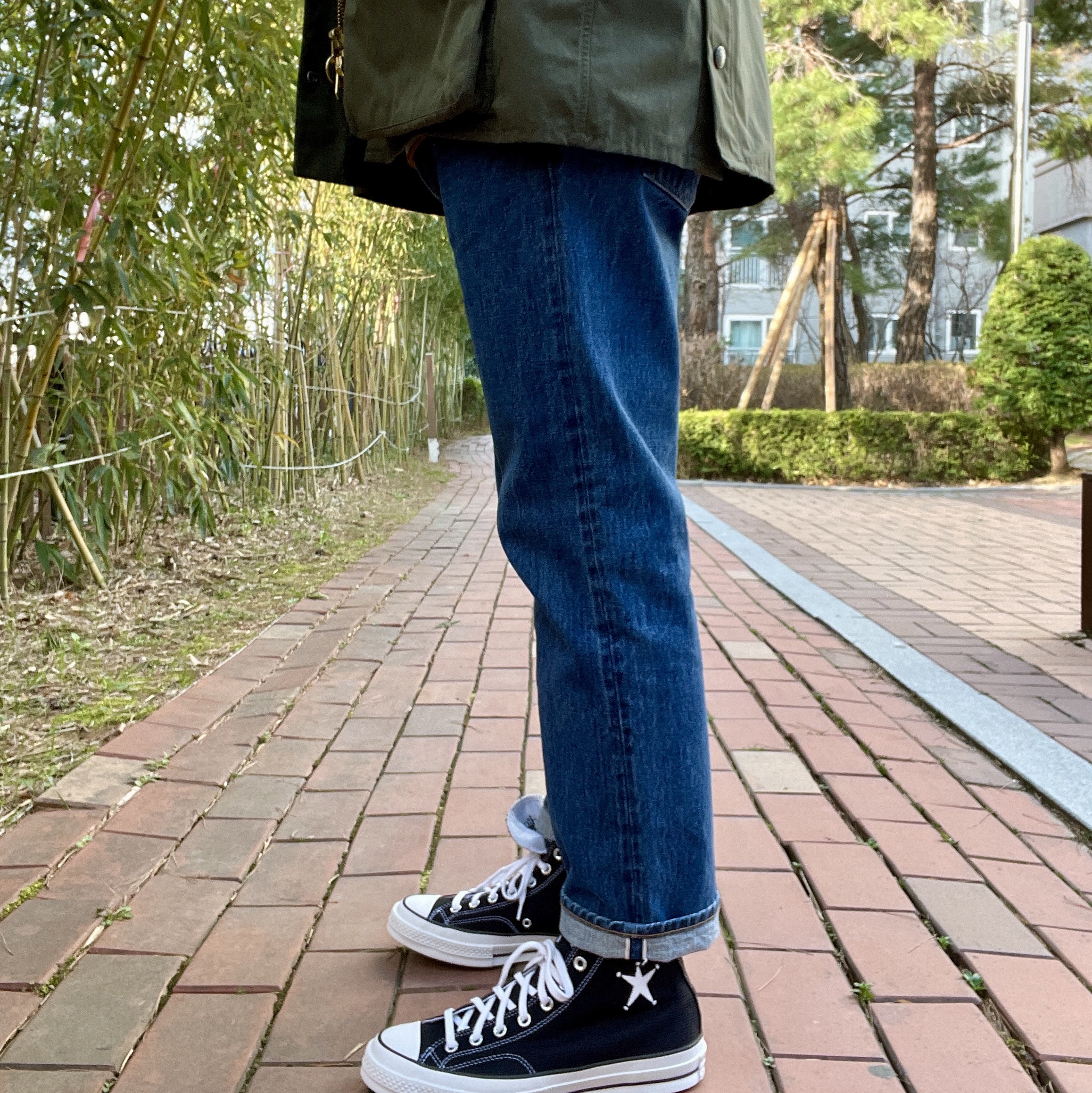 Converse x Stussy Chuck 70 High Black 착용 스타일 - 2