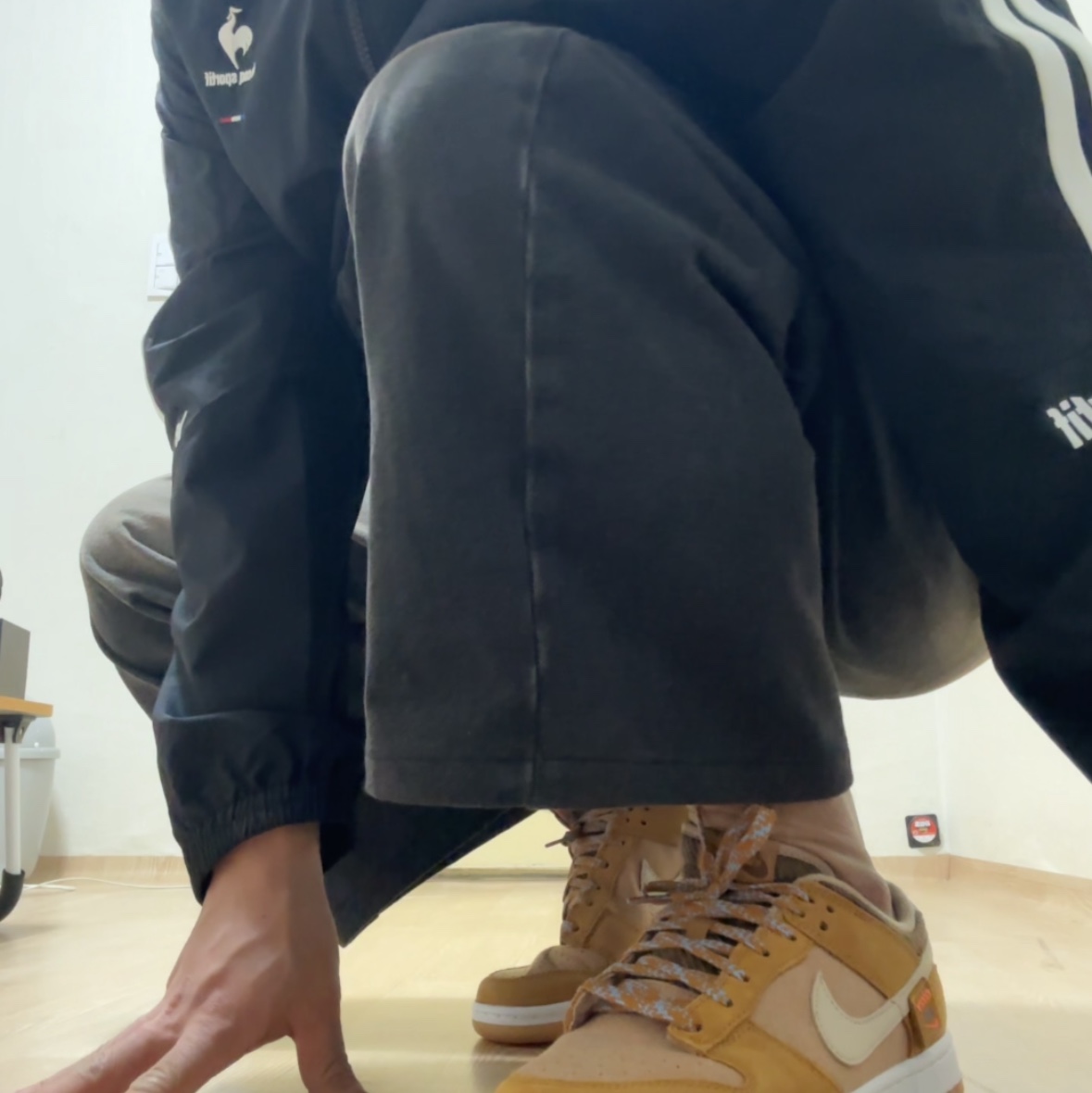 Nike Dunk Low SE Praline Desert Ochre 착용 스타일
