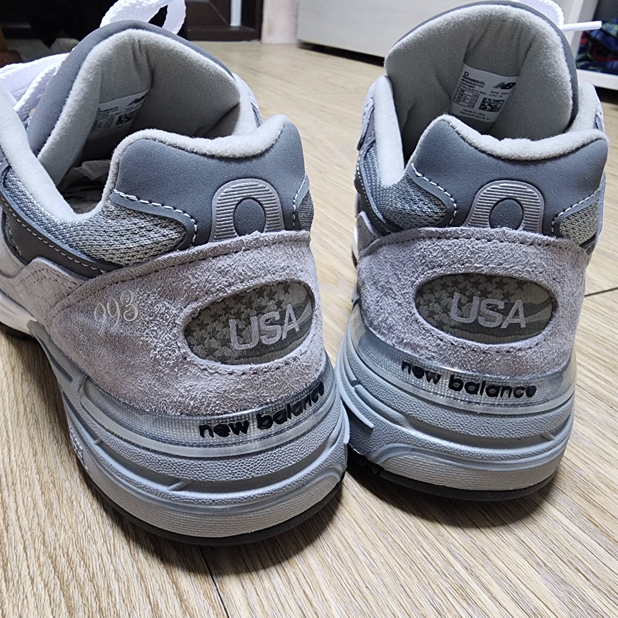 New Balance 993 Made in USA Grey - D Standard, New Balance 992 Made in USA White Silver 착용 스타일 - 3