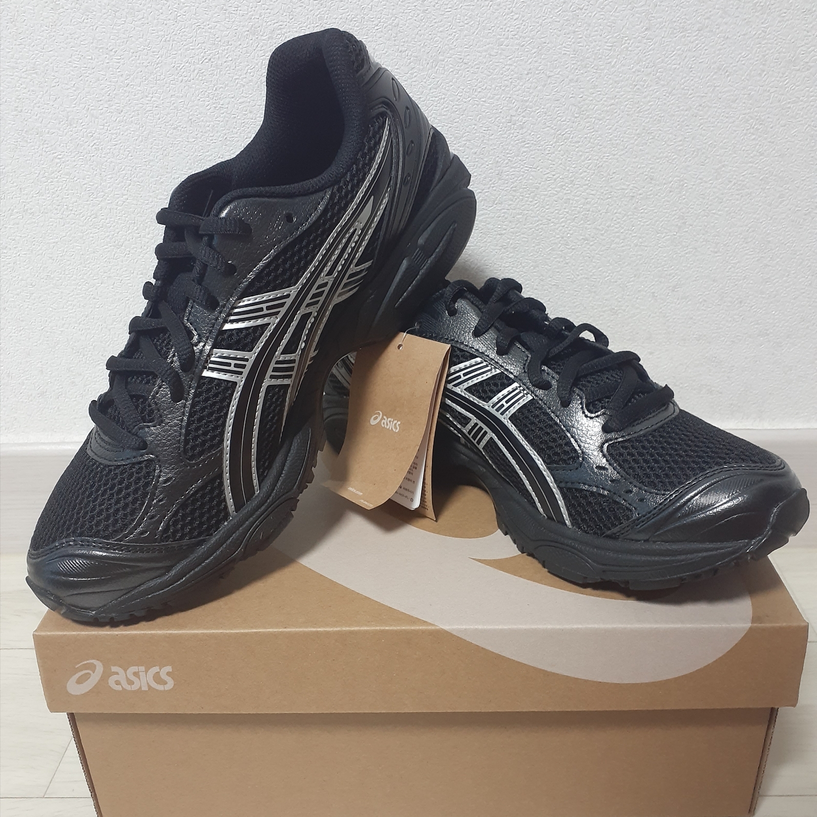 Asics Gel-Kayano 14 Black Pure Silver 착용 스타일