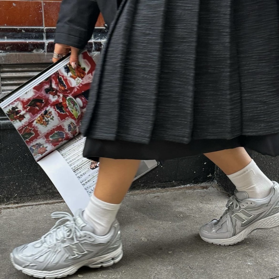 New Balance 1906D Protection Pack Silver Metallic 착용 스타일